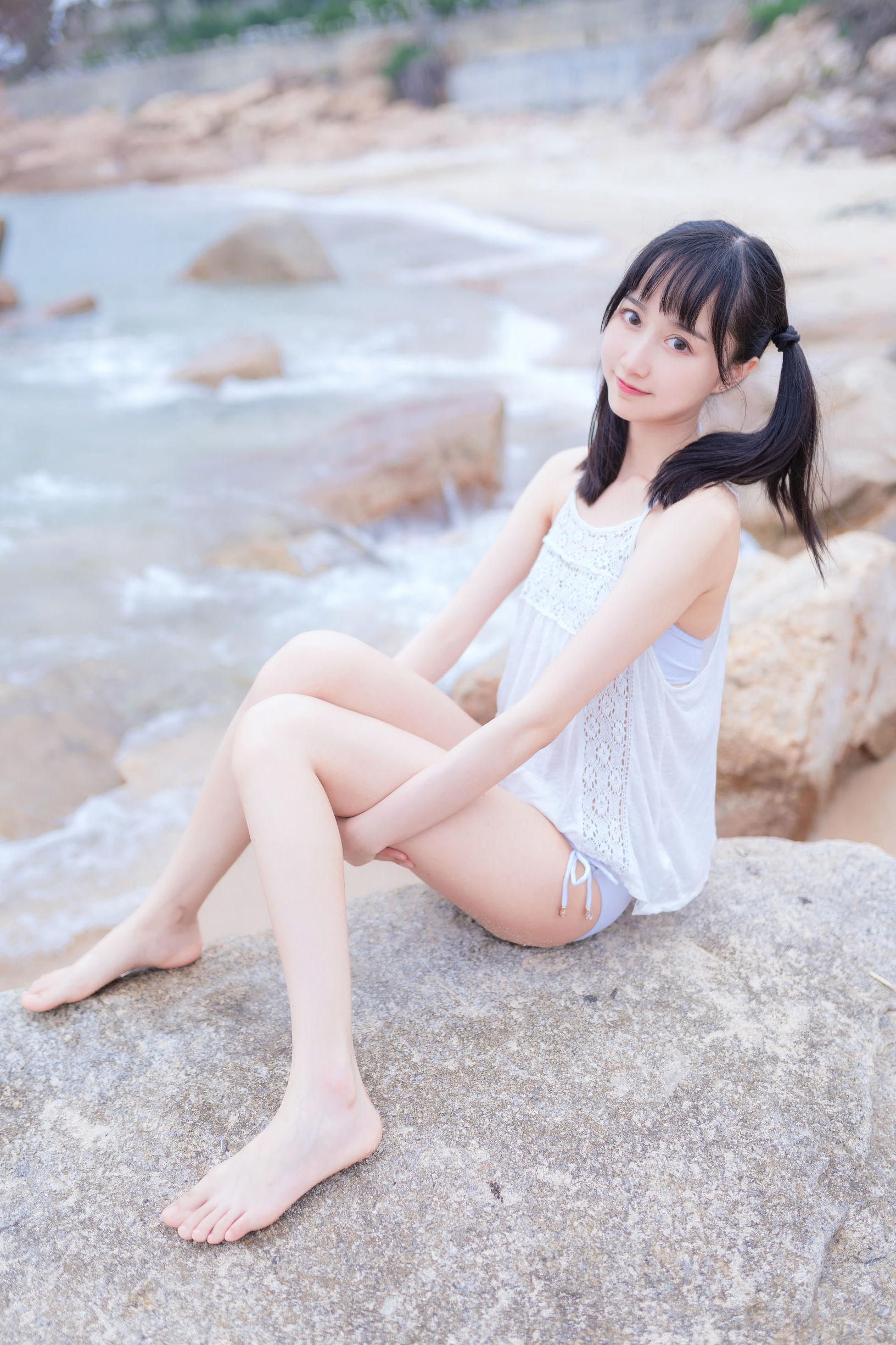 Cô nàng kiểu moe Mù Miên Miên OwO tại bãi biển với bikini trắng
