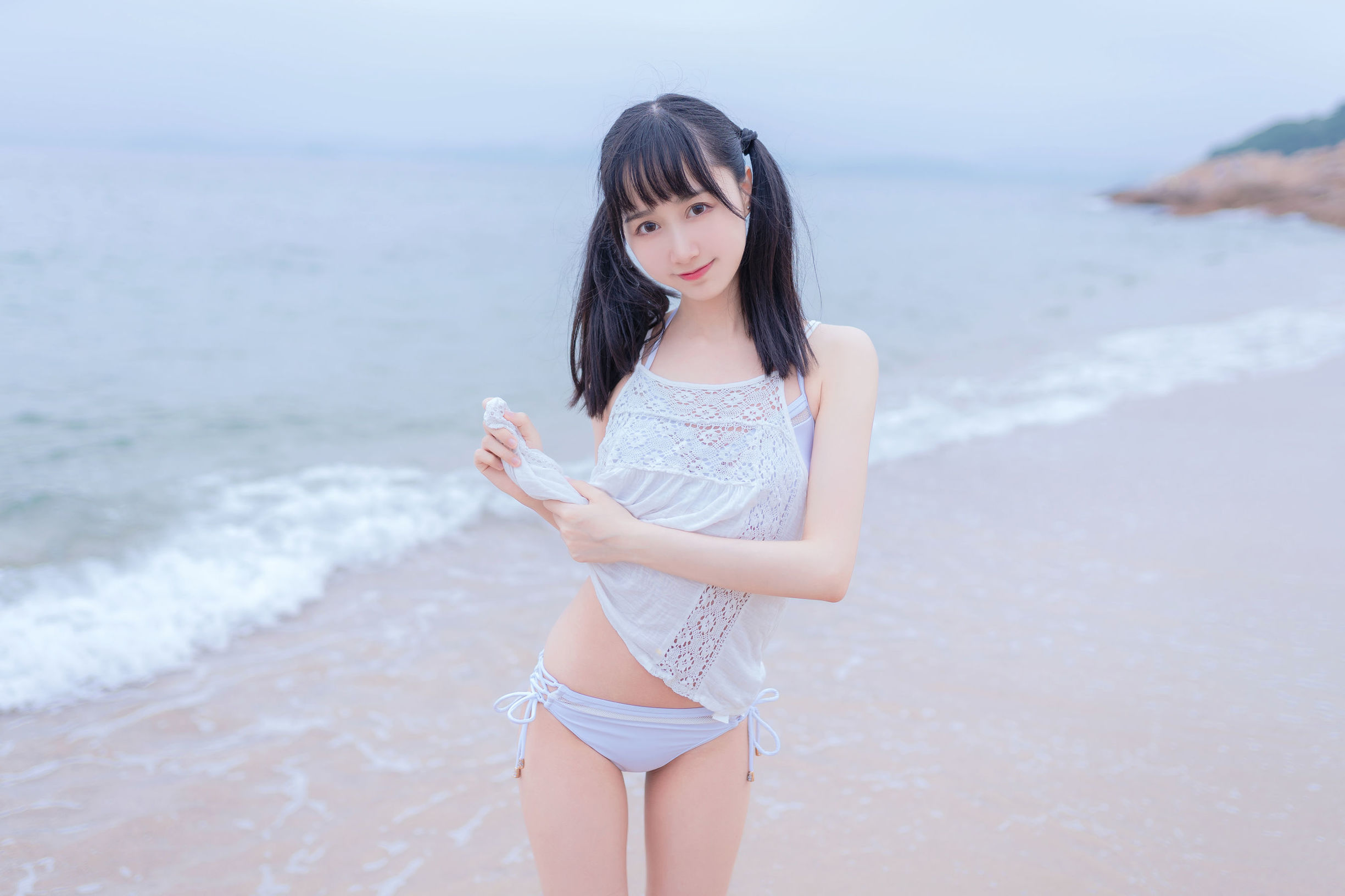 萌系小姐姐木綿綿OwO 海邊白色比基尼