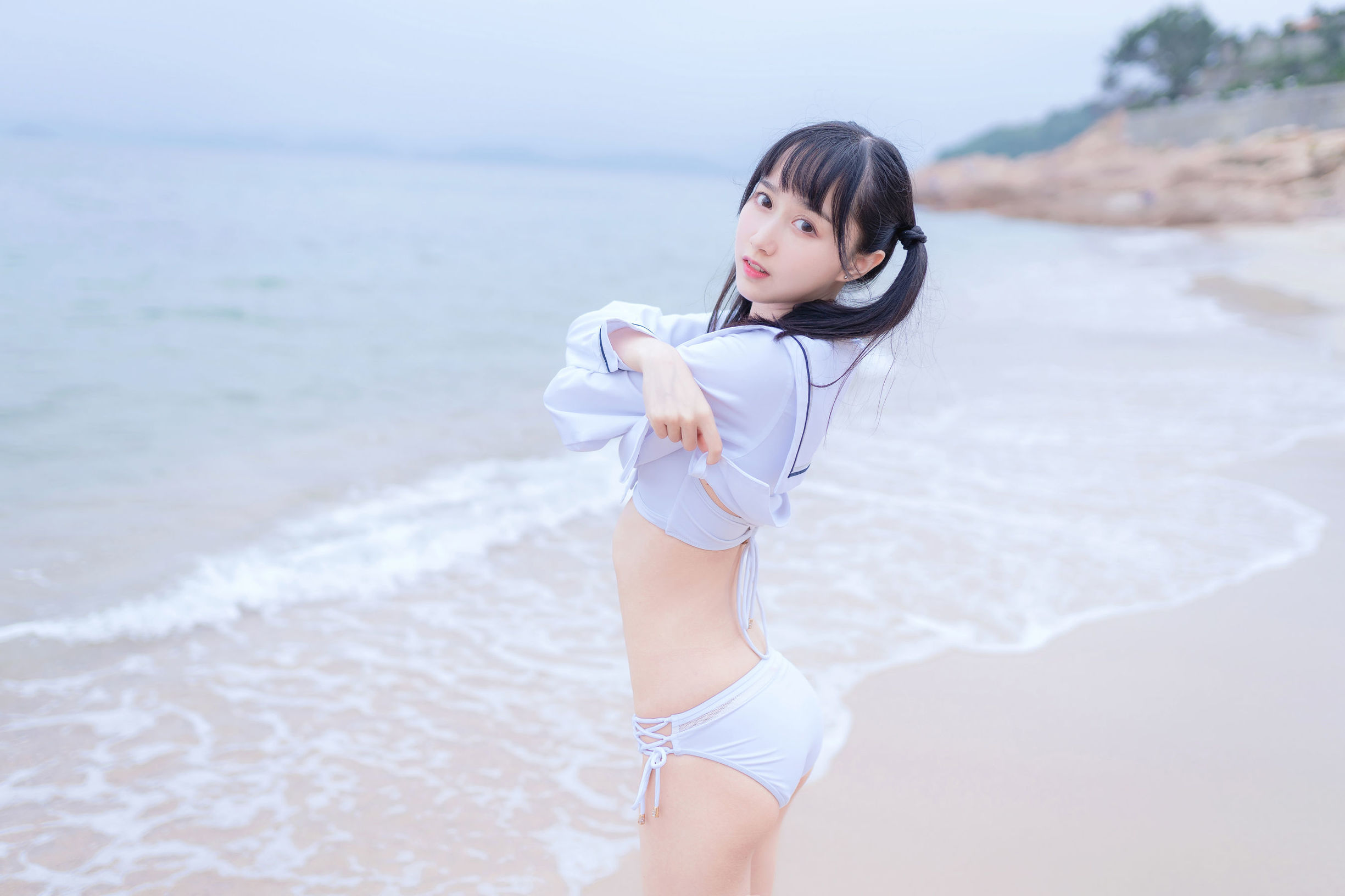 萌系小姐姐木綿綿OwO 海邊白色比基尼