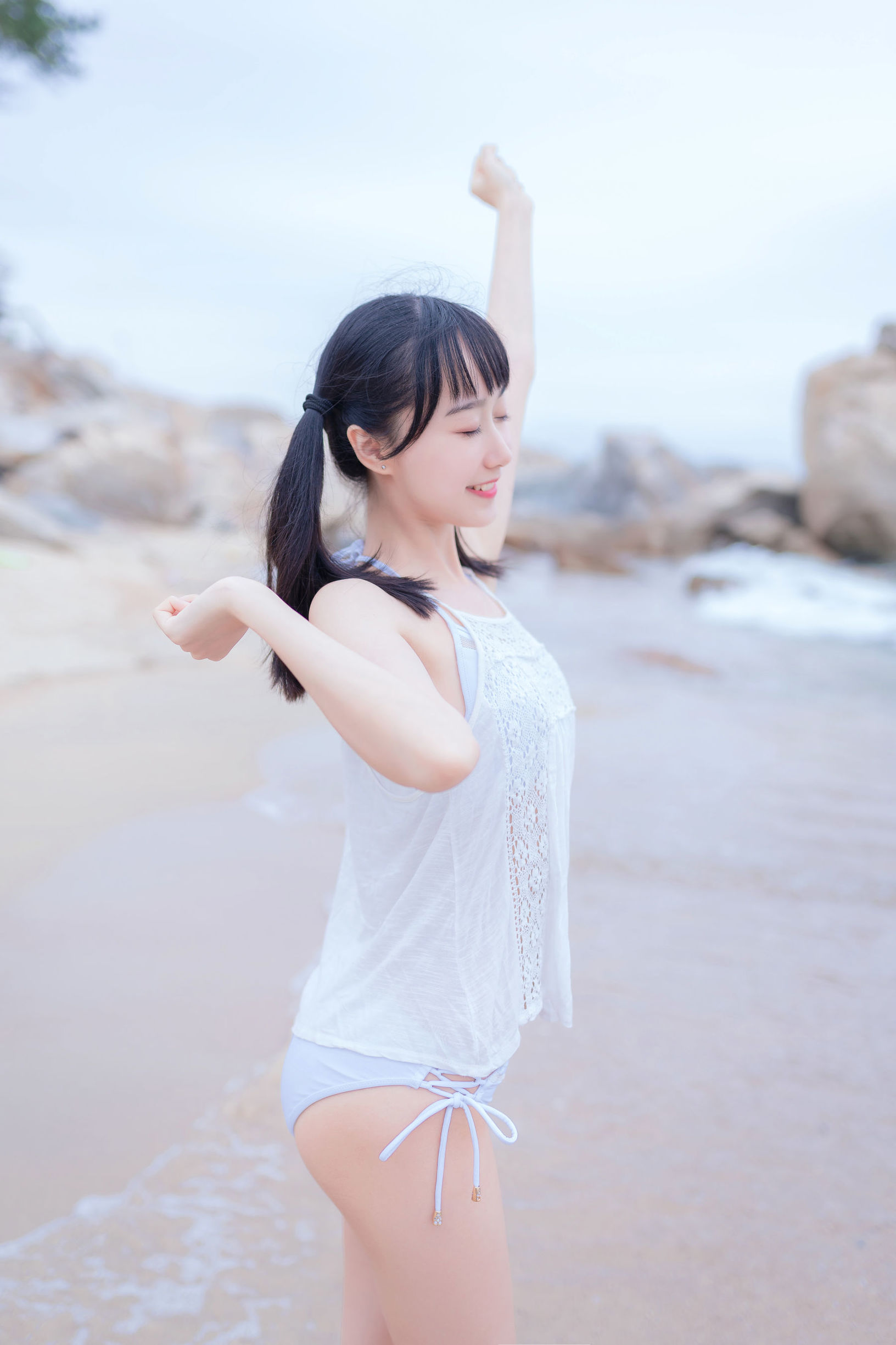 萌系小姐姐木綿綿OwO 海邊白色比基尼