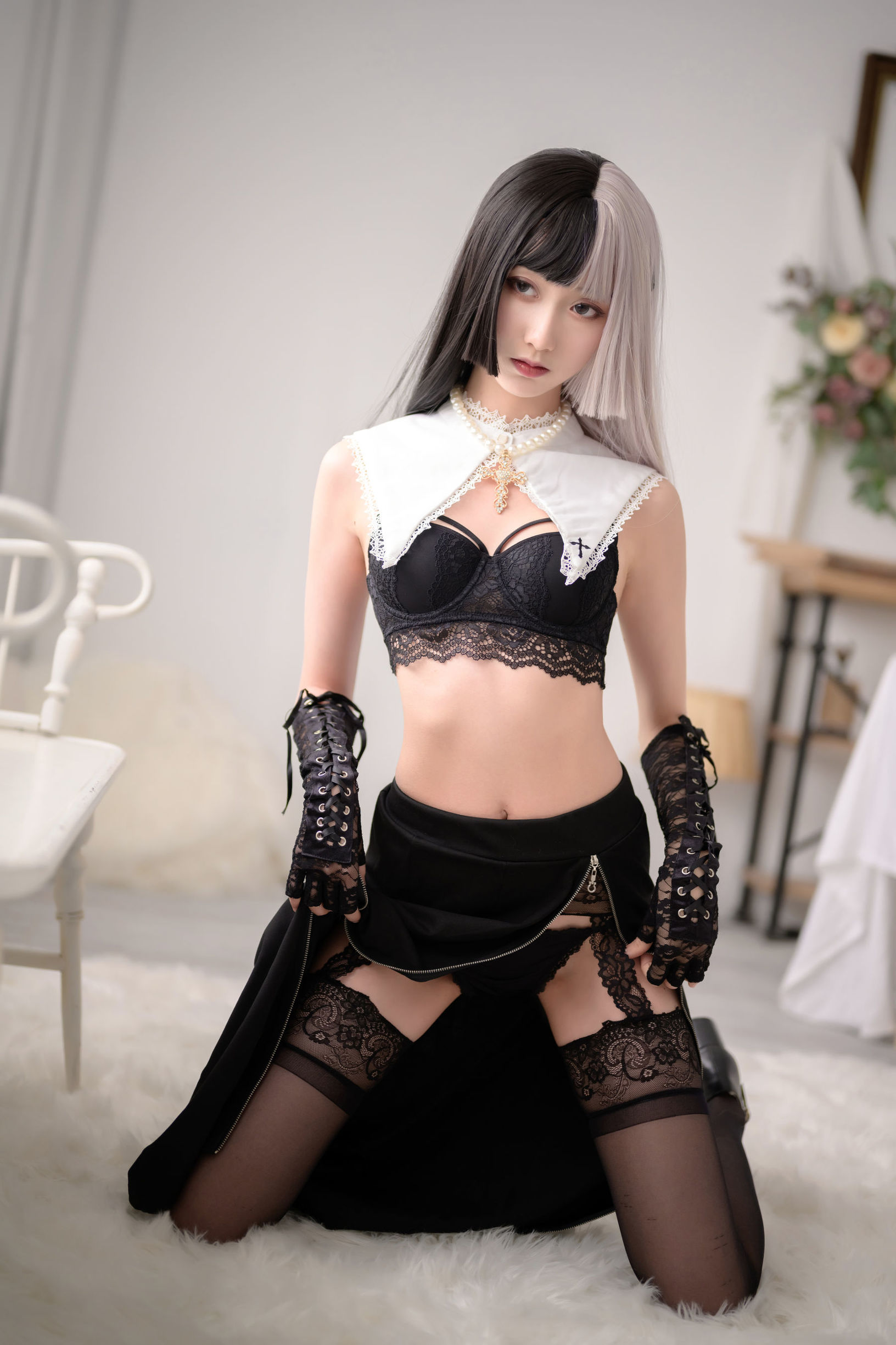 Moe-style big sister Mu Mianmian OwO Black and white nun