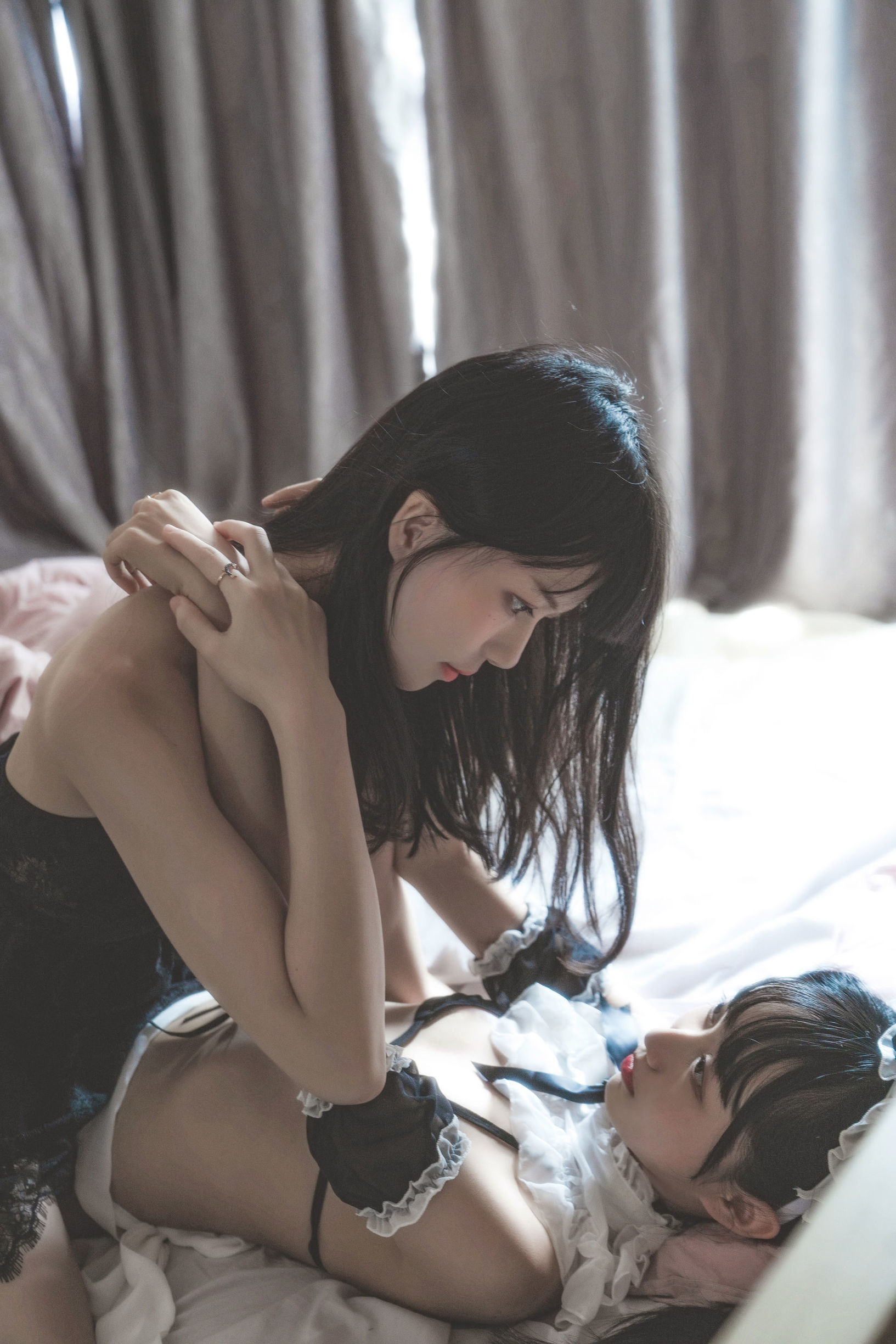 萌え系のお姉さん ムーミェンミェン OwO & 桜桃にゃん 暮(黒いスカート×妹抖)