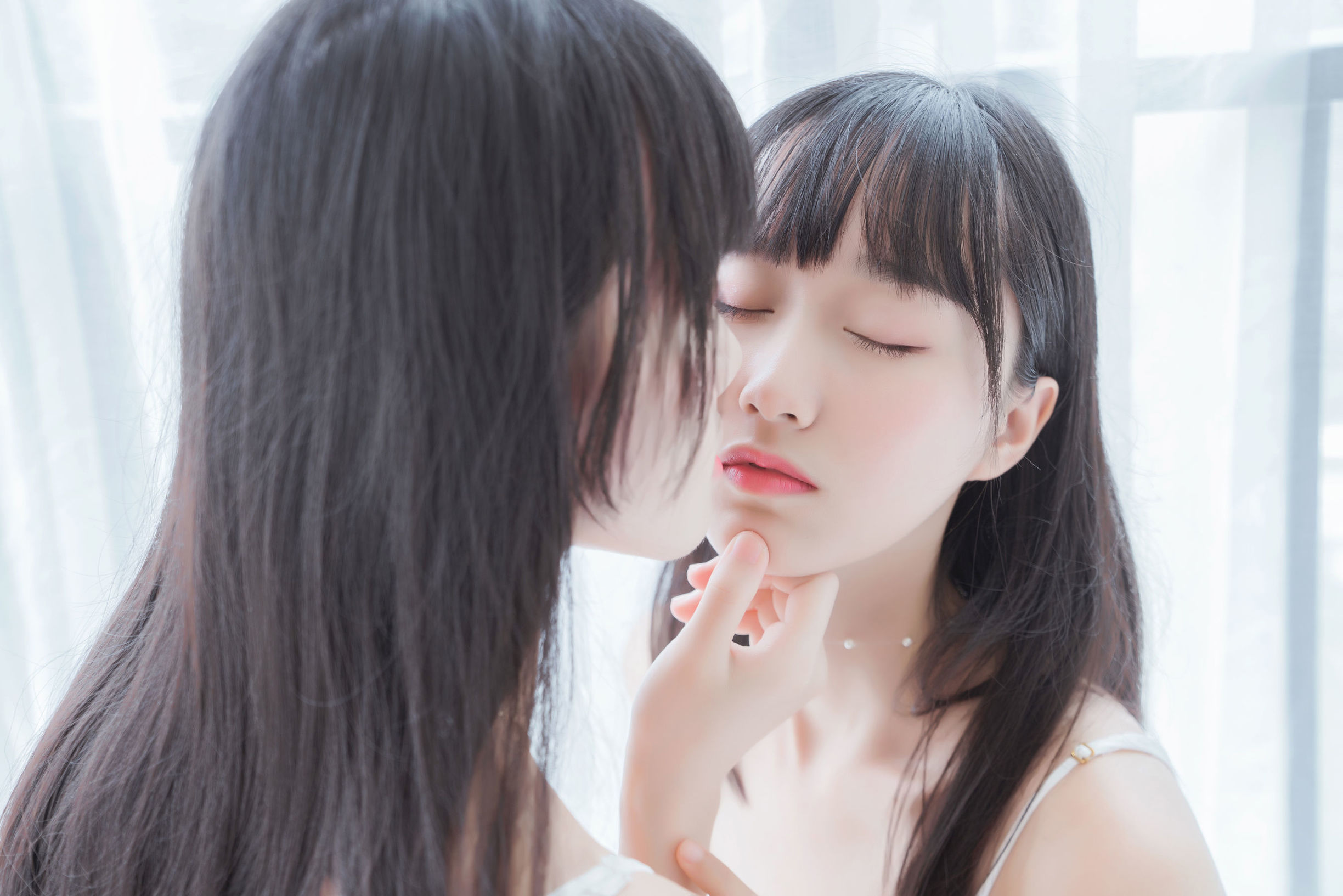 萌え系お姉さん ムキアンミェン OwO & 桜桃喵 朝(白いスカート×白いスカート)
