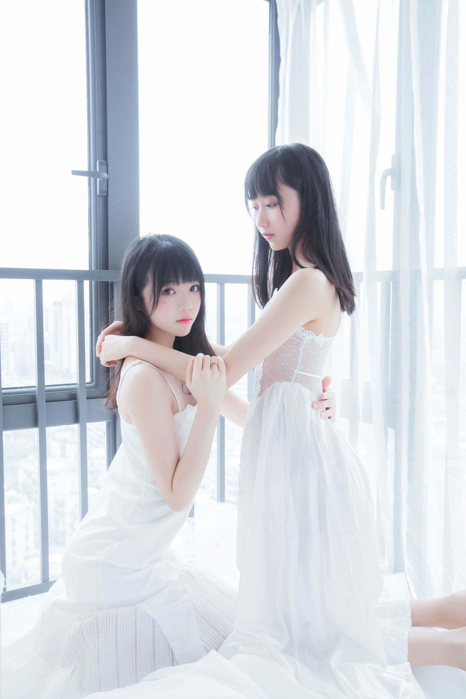 萌え系お姉さん ムキアンミェン OwO & 桜桃喵 朝(白いスカート×白いスカート)