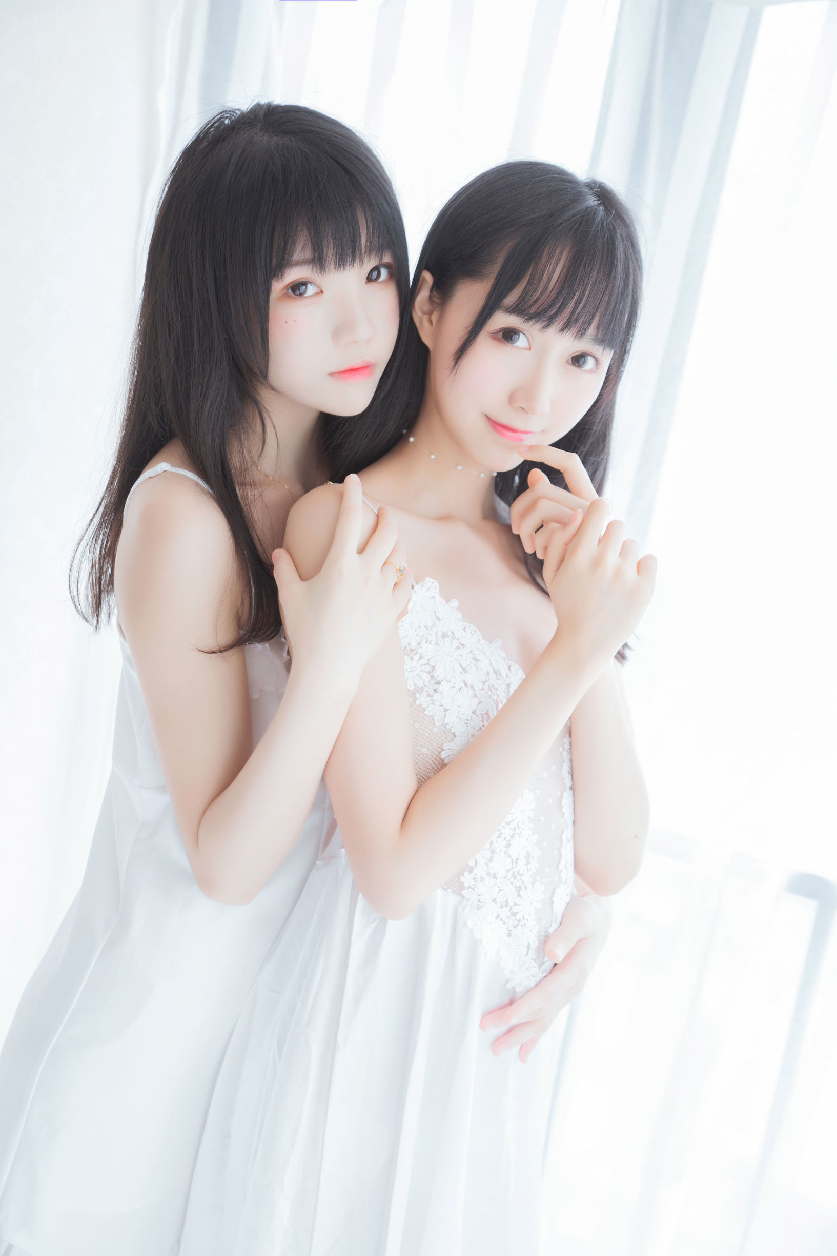 萌え系お姉さん ムキアンミェン OwO & 桜桃喵 朝(白いスカート×白いスカート)