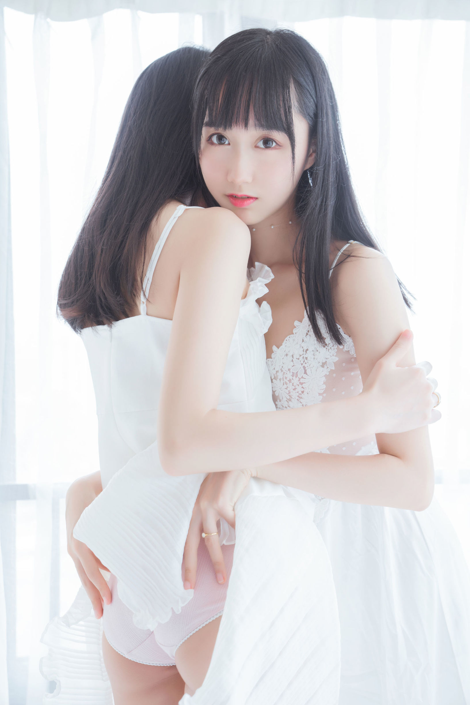 萌え系お姉さん ムキアンミェン OwO & 桜桃喵 朝(白いスカート×白いスカート)