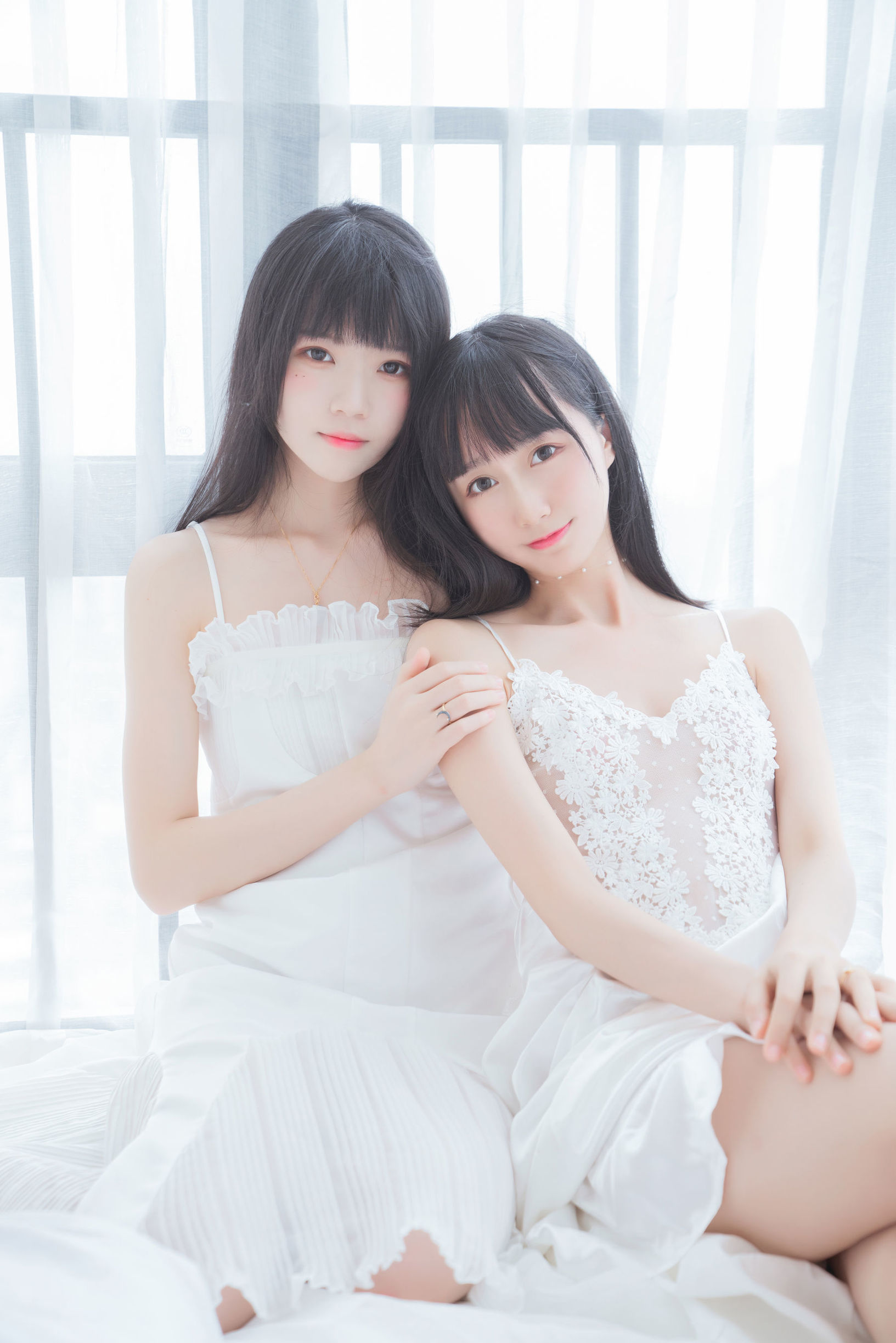萌え系お姉さん ムキアンミェン OwO & 桜桃喵 朝(白いスカート×白いスカート)