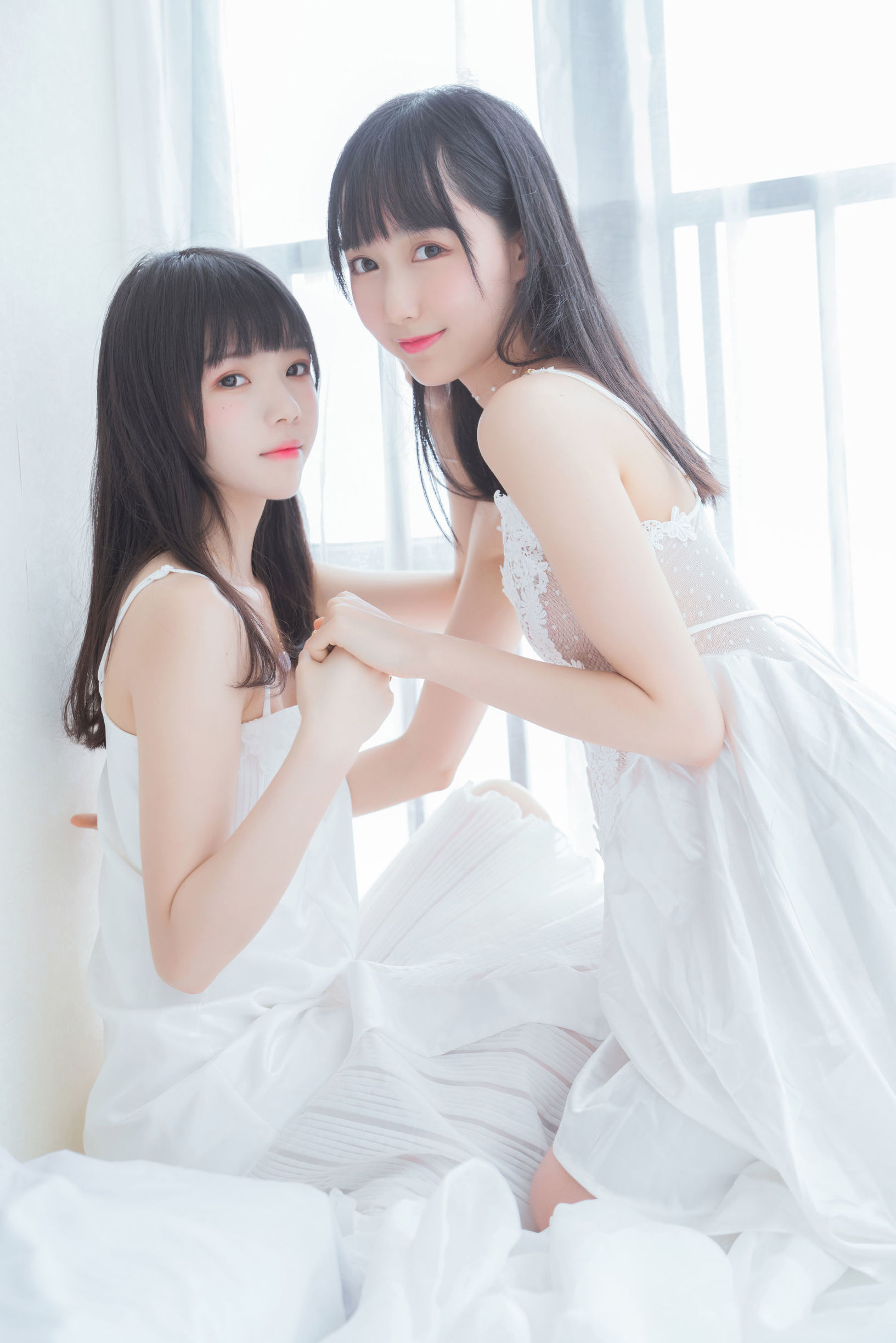 萌え系お姉さん ムキアンミェン OwO & 桜桃喵 朝(白いスカート×白いスカート)