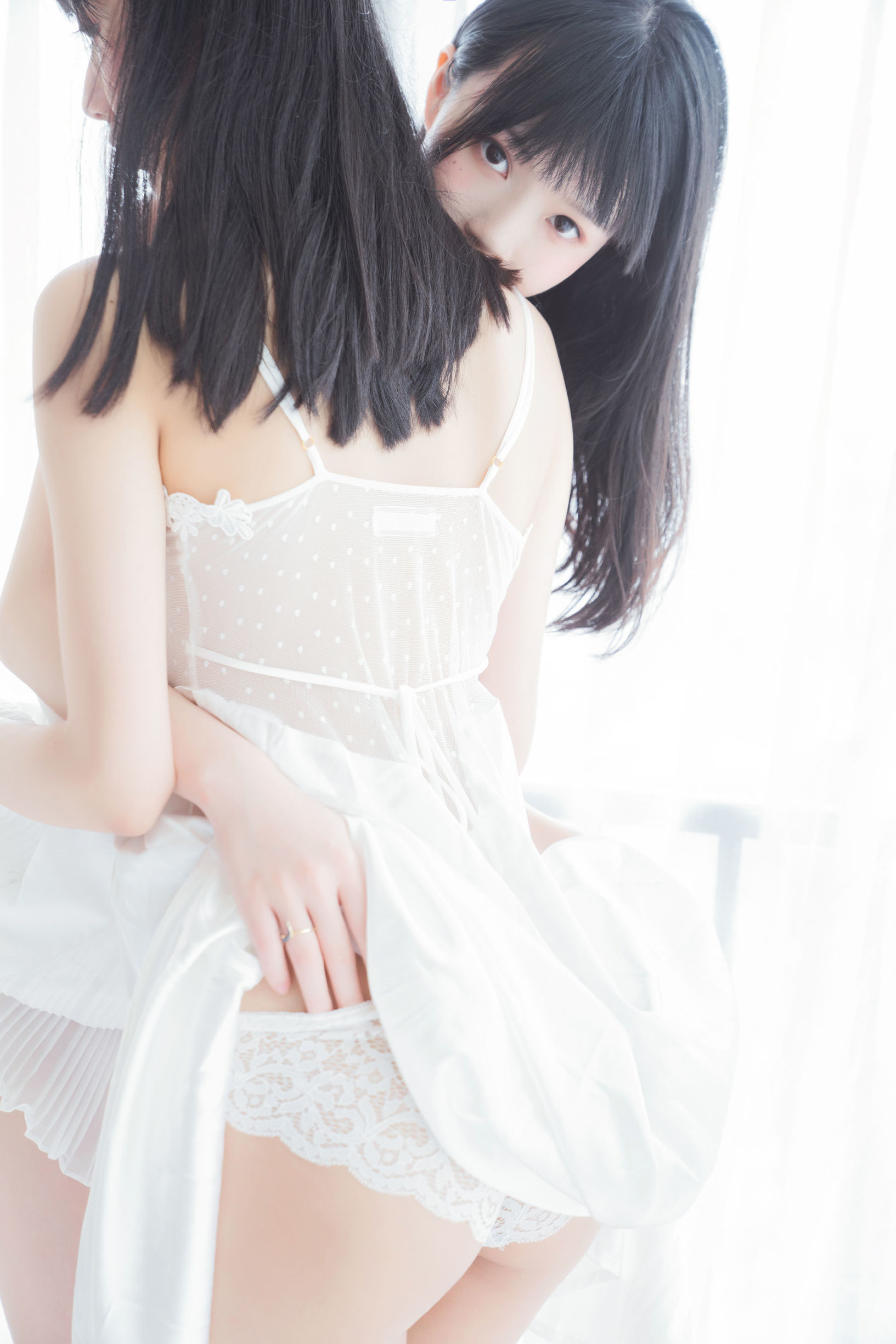 萌え系お姉さん ムキアンミェン OwO & 桜桃喵 朝(白いスカート×白いスカート)
