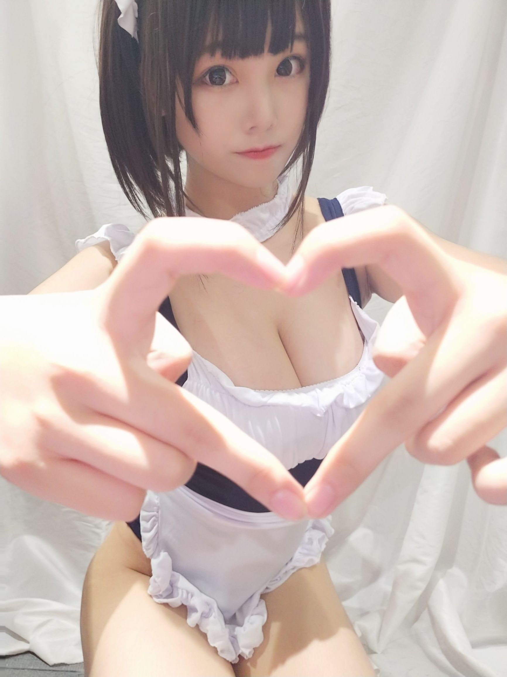 Moe-style big sister honey juice cat fur, maid school swimsuit