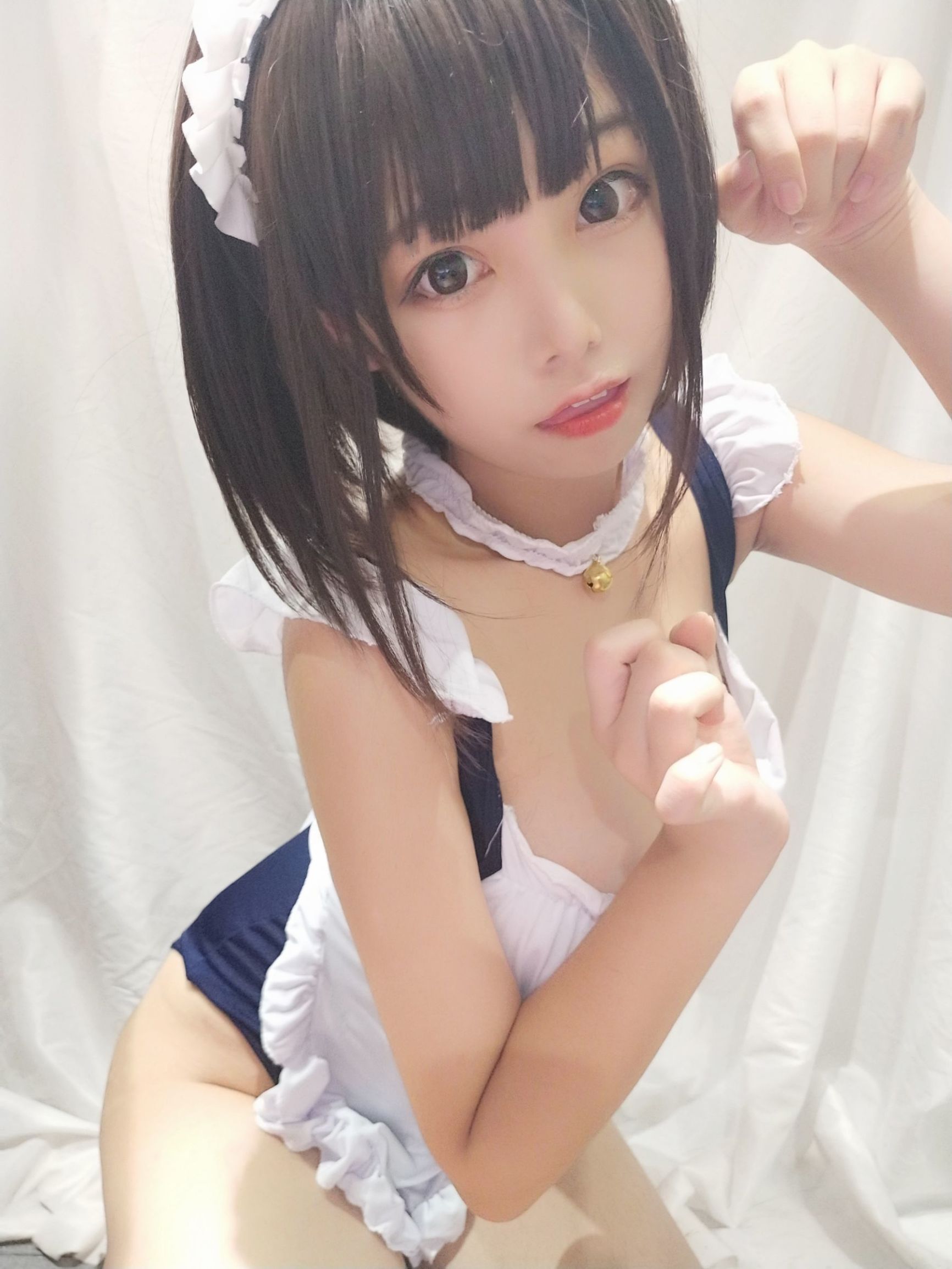 Moe-style big sister honey juice cat fur, maid school swimsuit