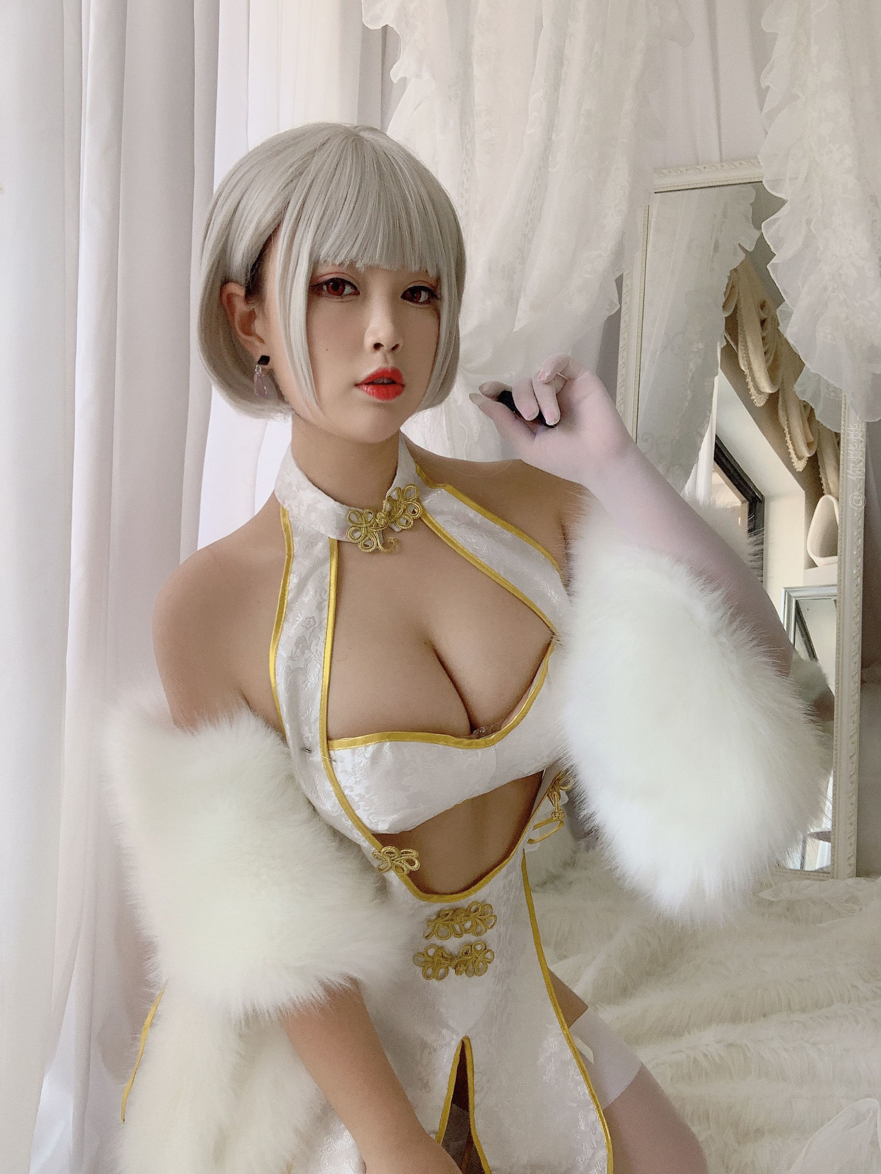Cô nàng hệ moe - Bạch Dạ - Qipao trắng