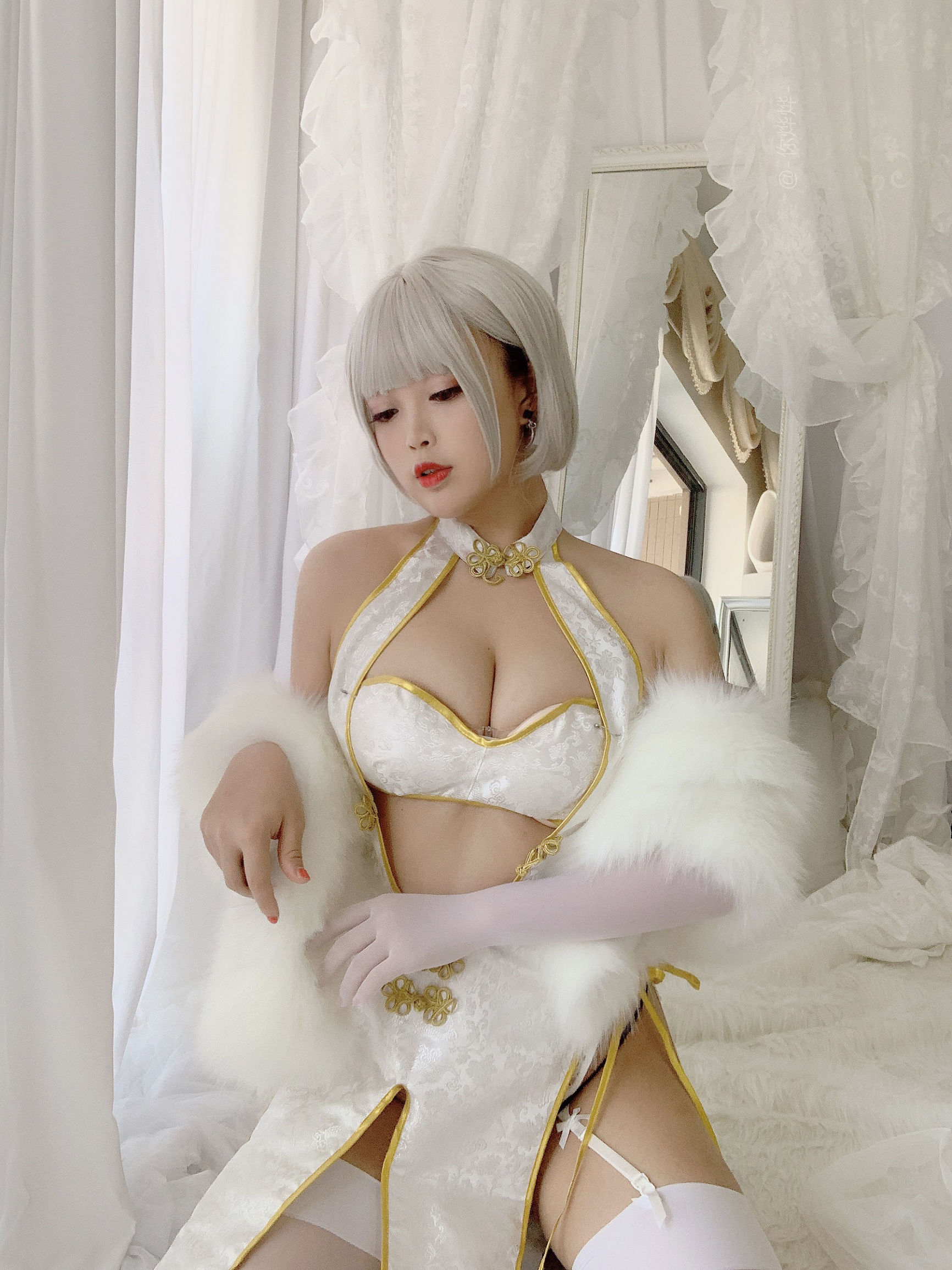 Cô nàng hệ moe - Bạch Dạ - Qipao trắng