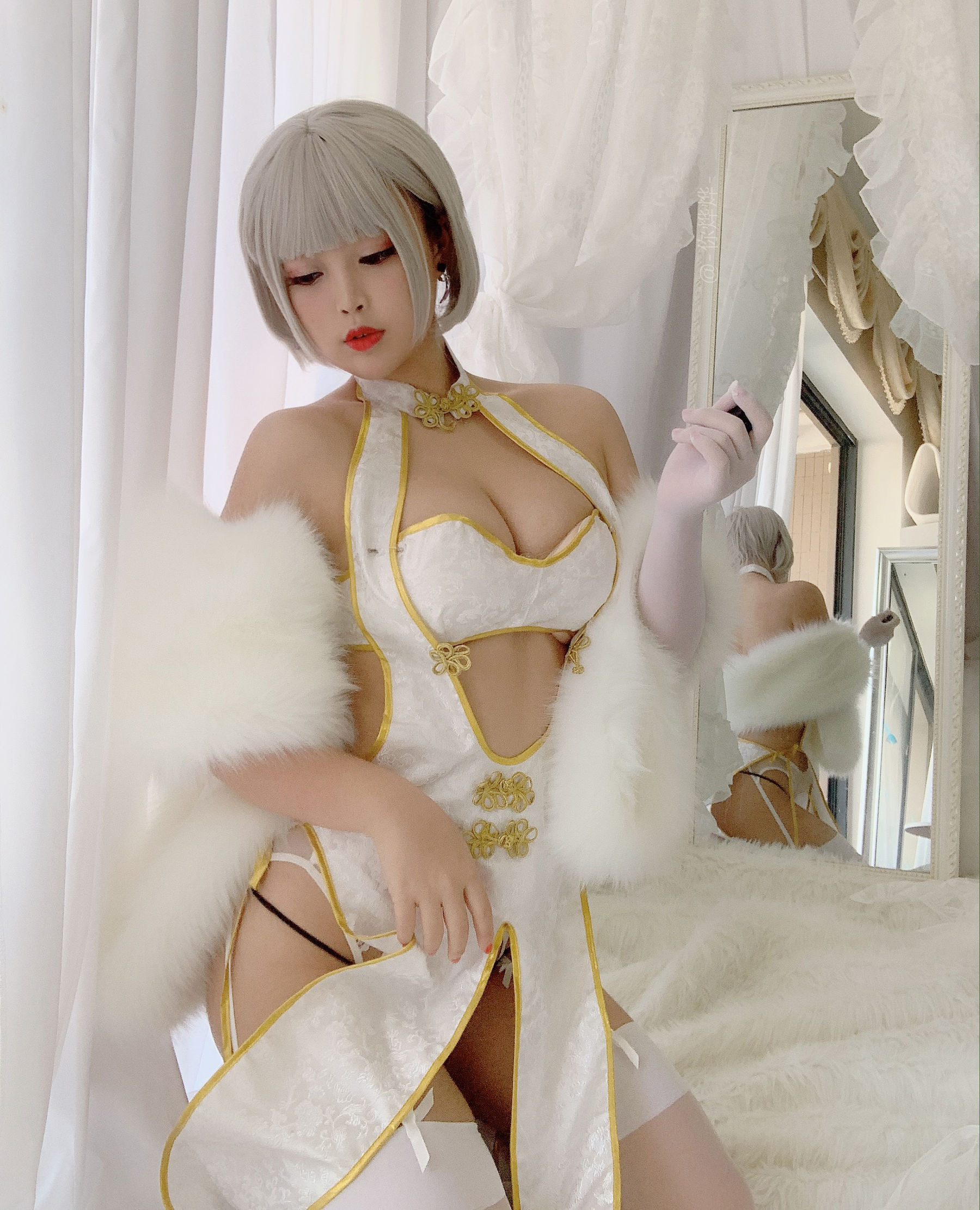 Cô nàng hệ moe - Bạch Dạ - Qipao trắng