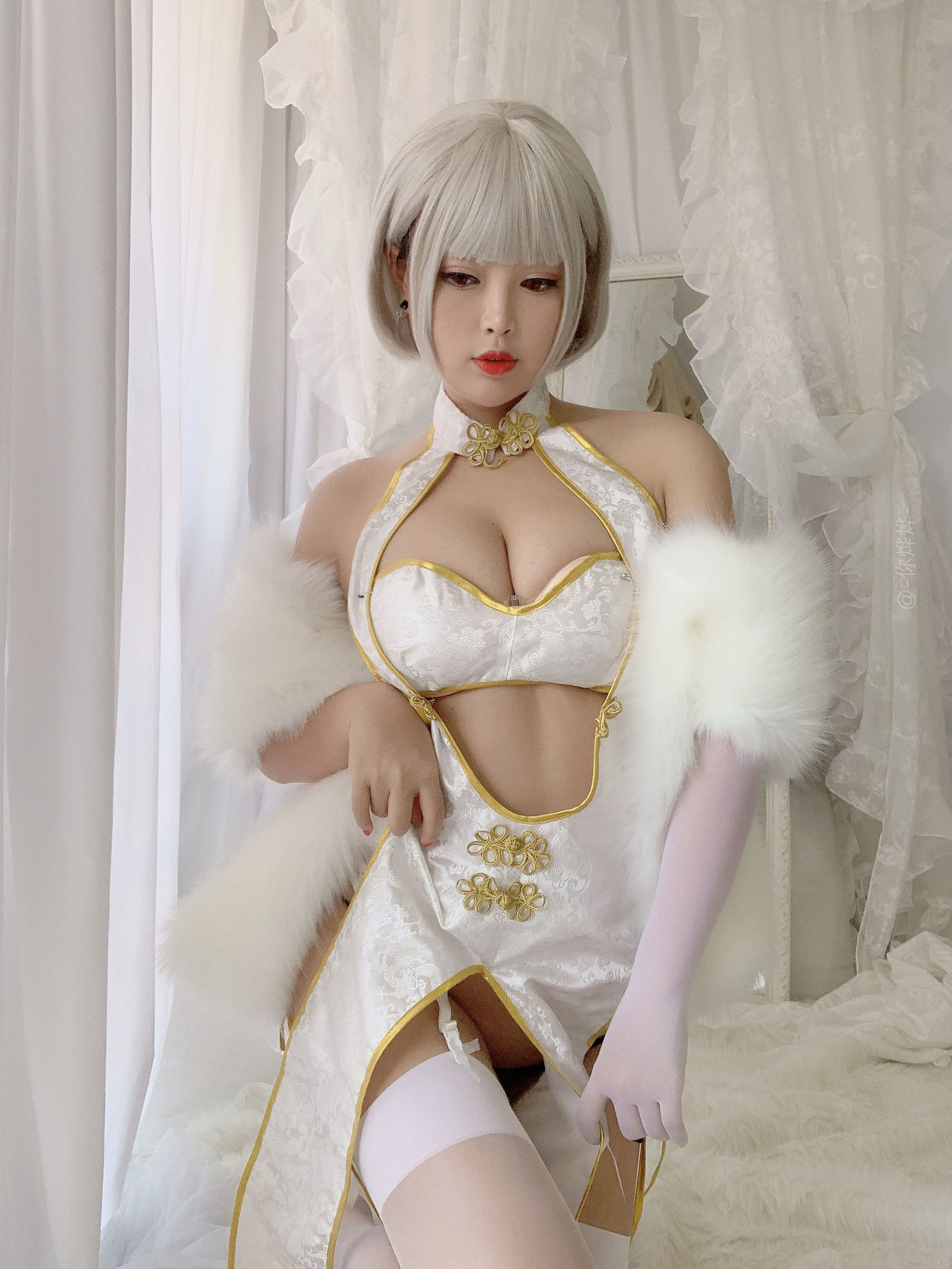 Cô nàng hệ moe - Bạch Dạ - Qipao trắng