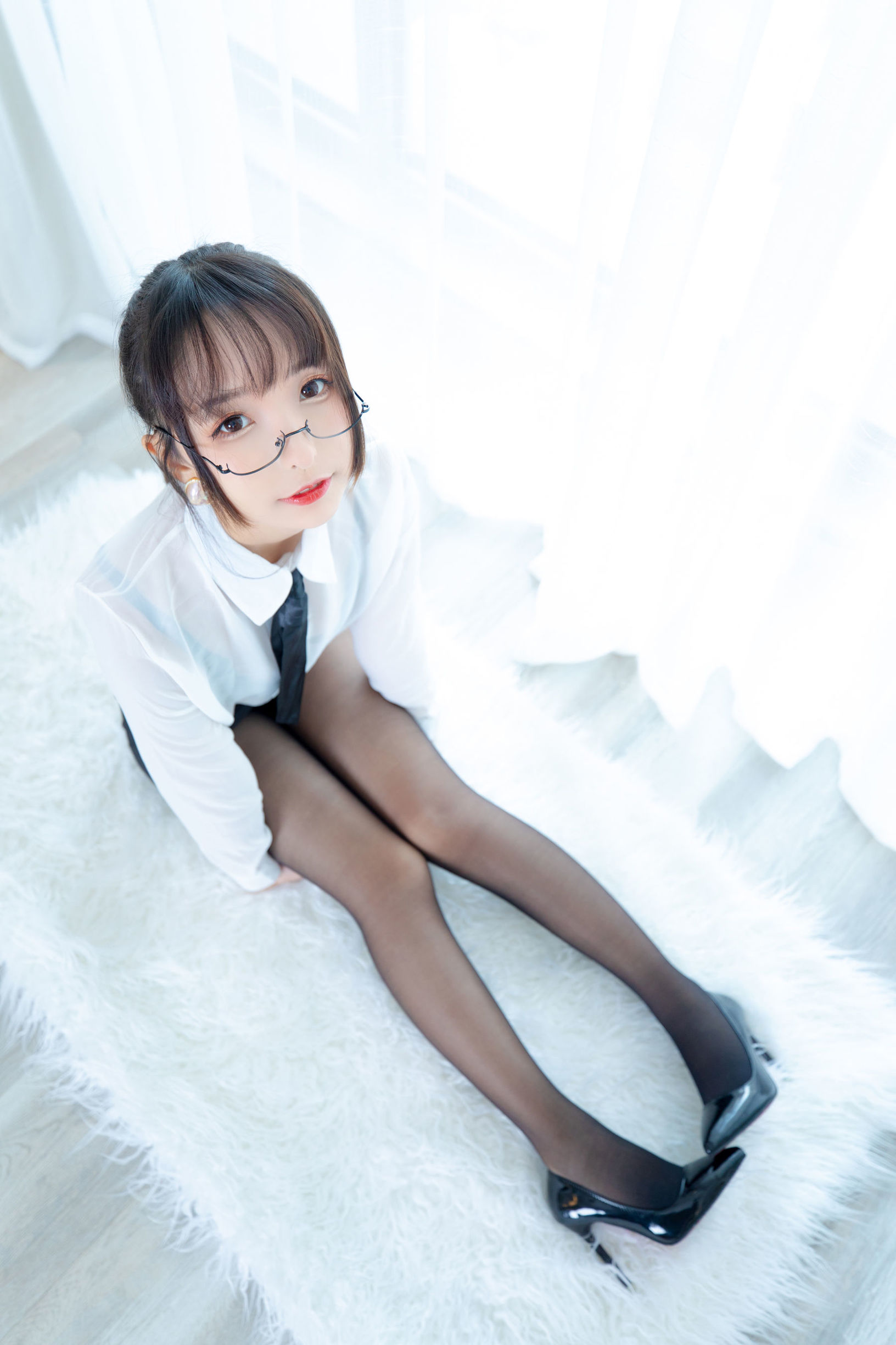 로리 카구라 반 마후유 화이트 오피스