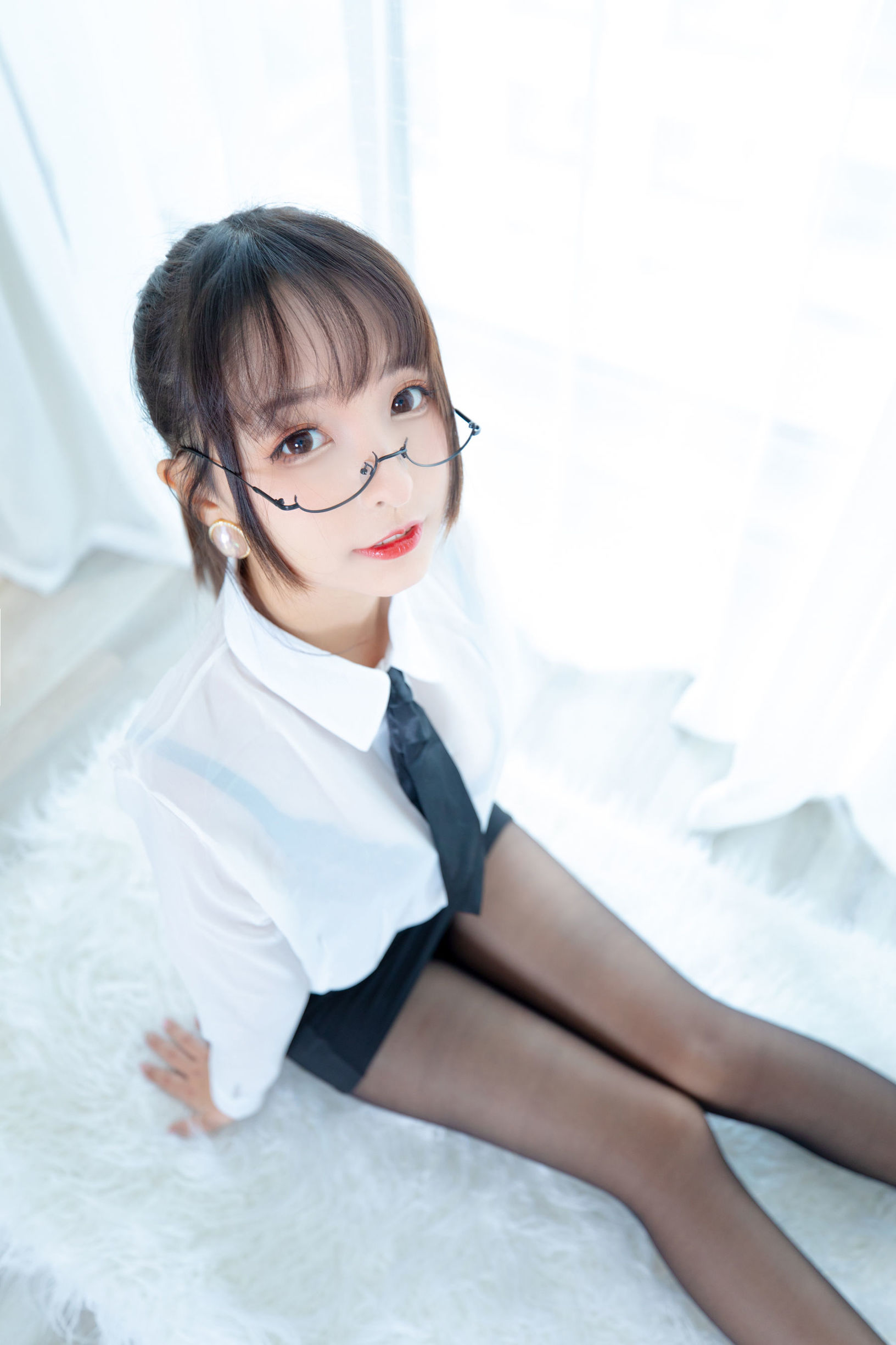 로리 카구라 반 마후유 화이트 오피스