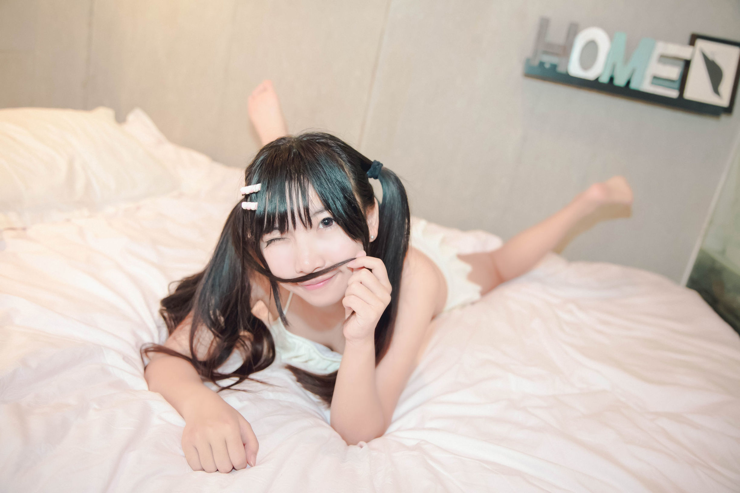 โลลิหมีดูเมียว ชุดว่ายน้ำสีขาว