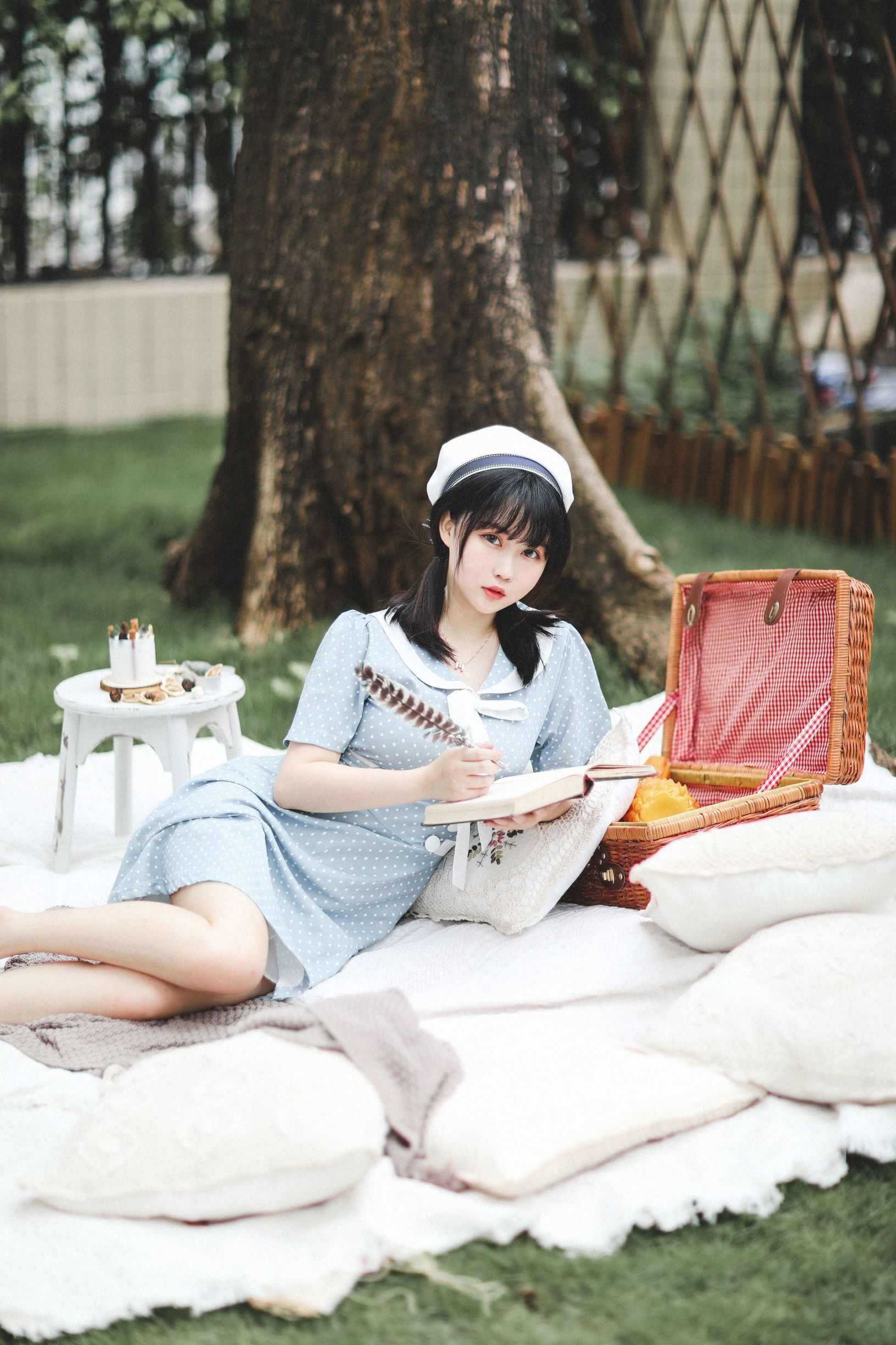 Mật Đào Thiếu Nữ là Yi Jiang ya, Âu Phong