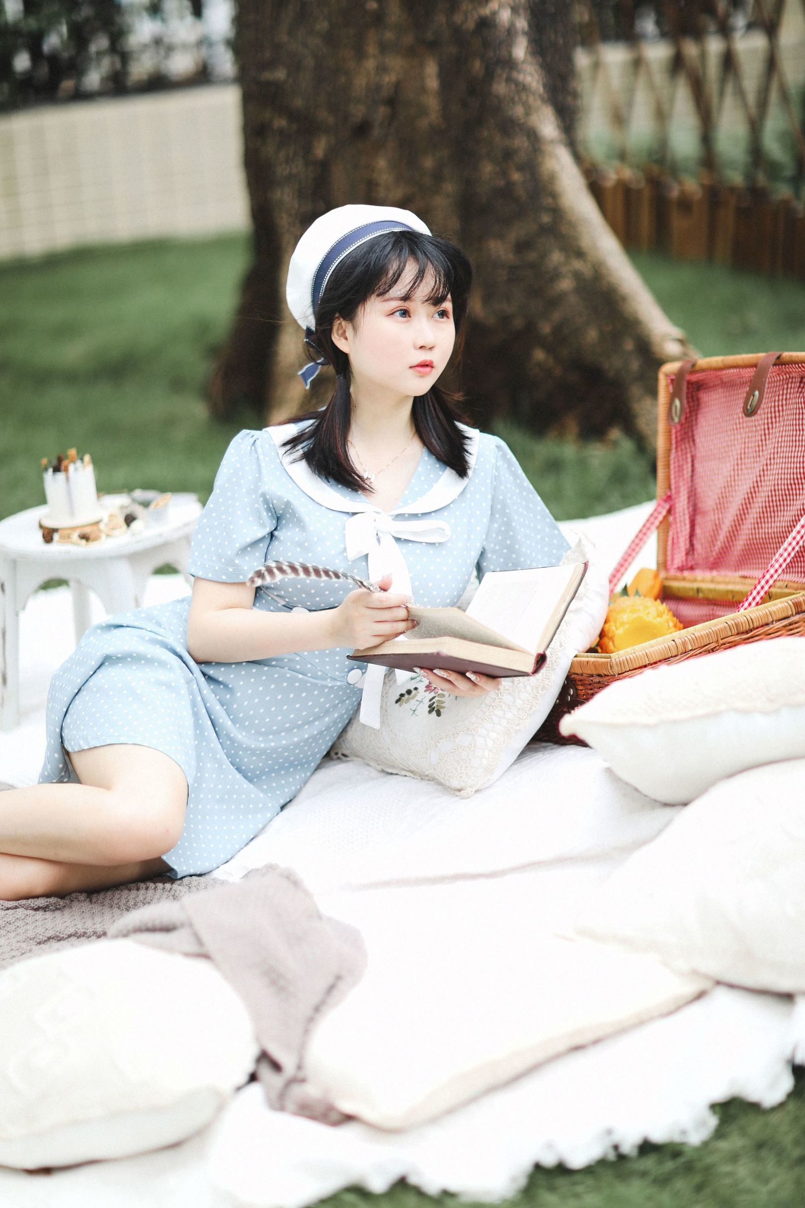 Mật Đào Thiếu Nữ là Yi Jiang ya, Âu Phong