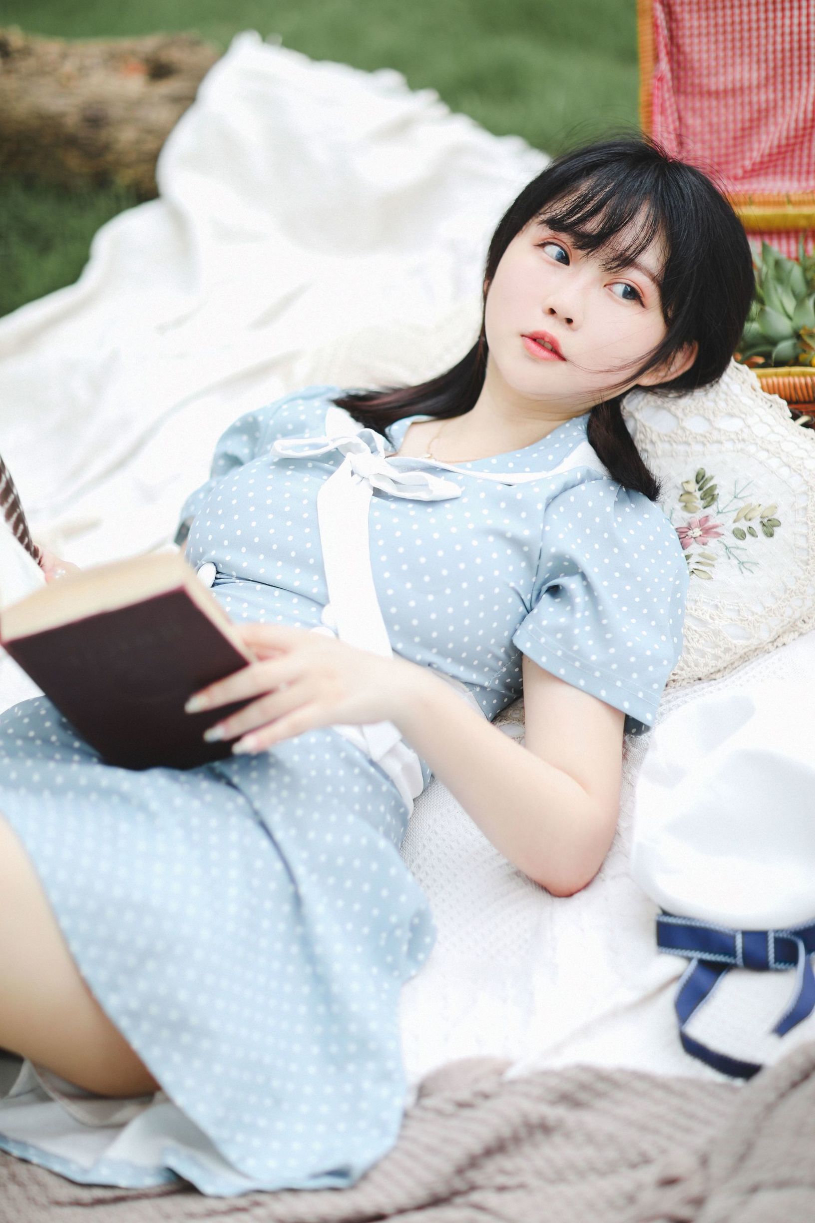 Mật Đào Thiếu Nữ là Yi Jiang ya, Âu Phong