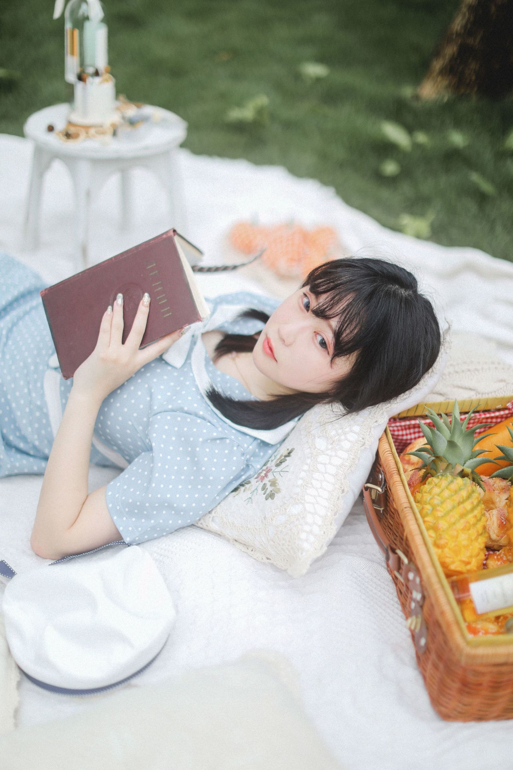 Mật Đào Thiếu Nữ là Yi Jiang ya, Âu Phong