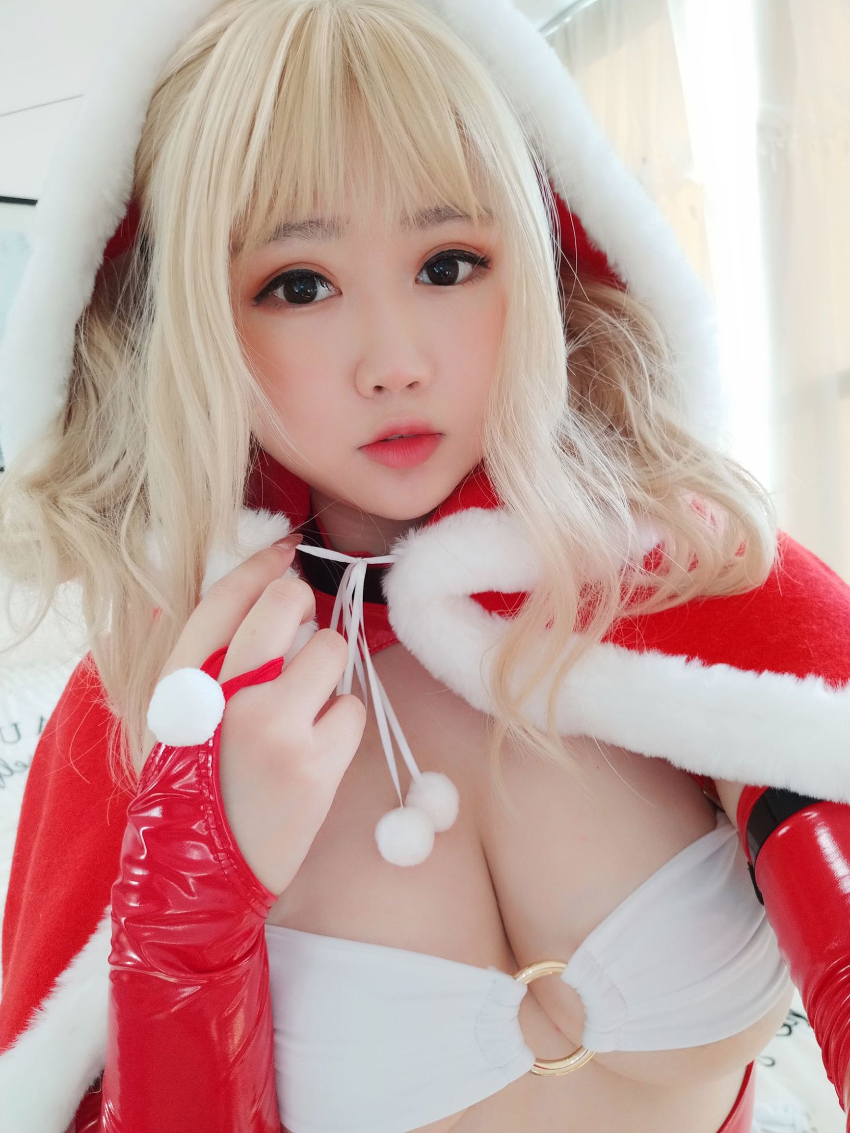 蜜桃少女是依醬呀 雪夜錦禮