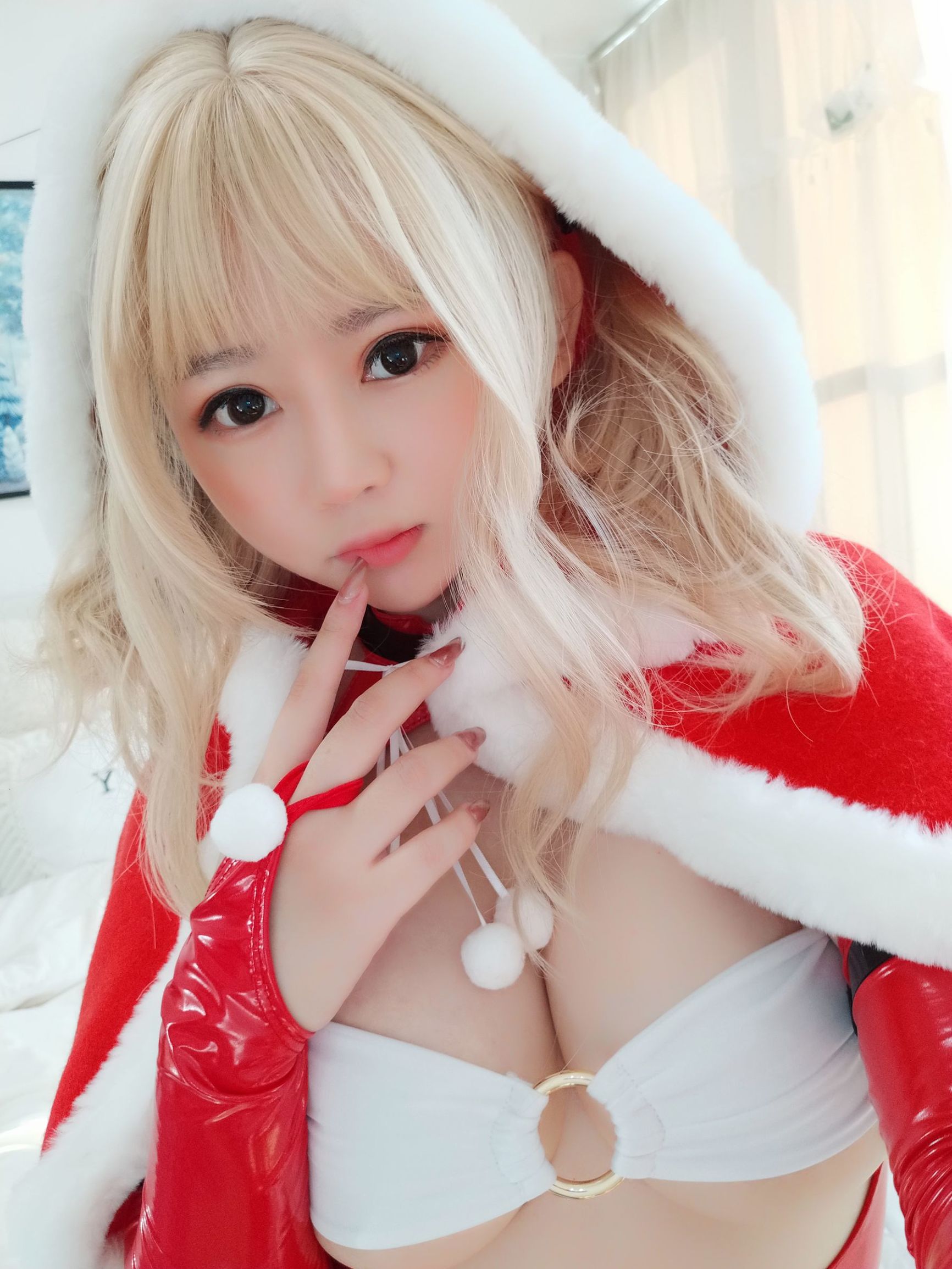蜜桃少女是依醬呀 雪夜錦禮