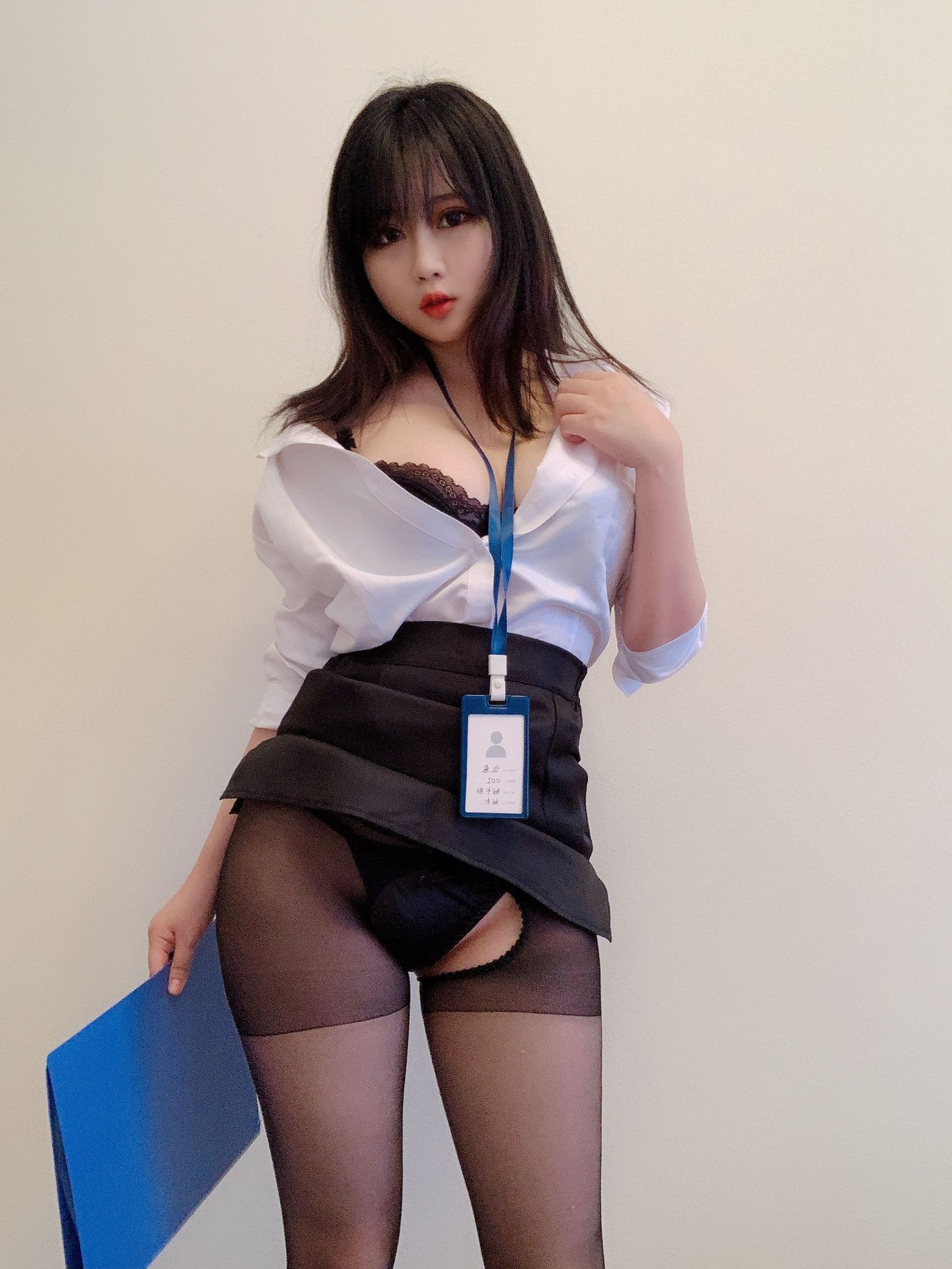 蜜桃少女是依醬呀 黑絲制服