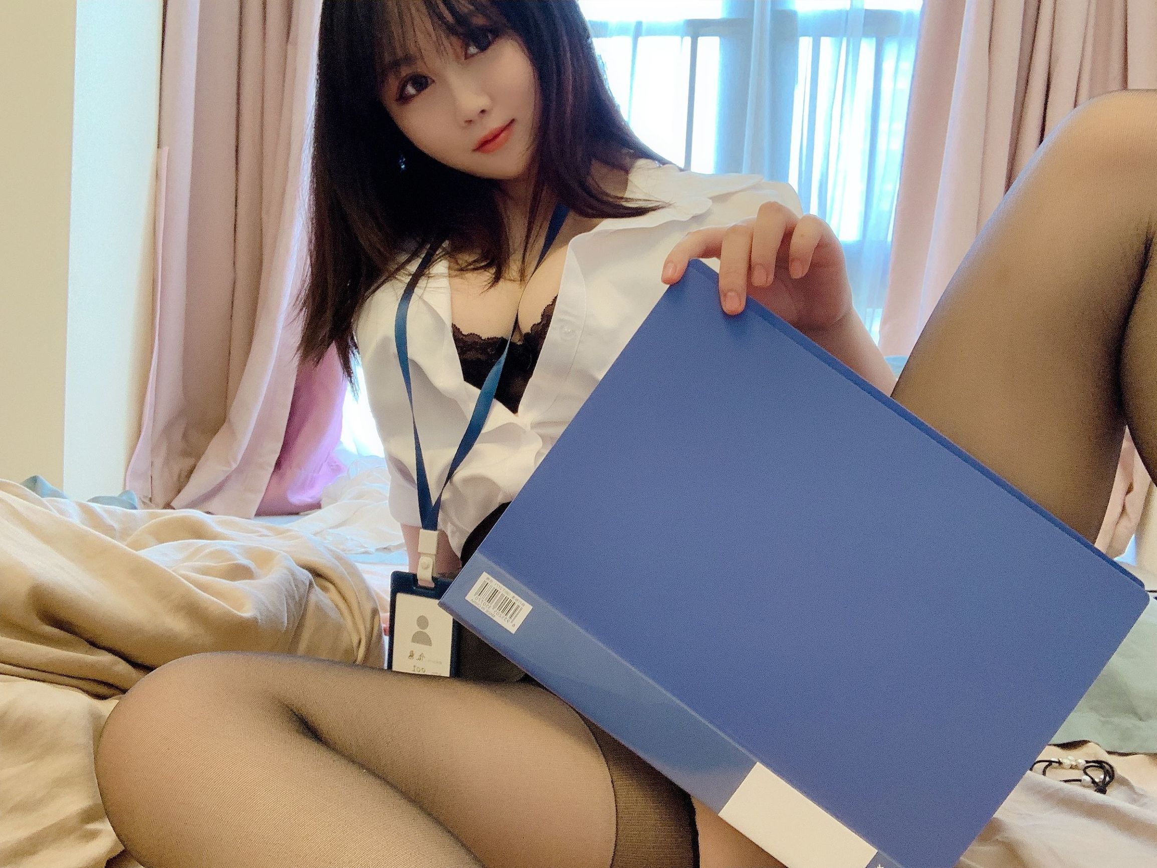 มิถ่อเส้าเหนว คือ อี้จาง นะ ชุดยูนิฟอร์มผ้าดำ