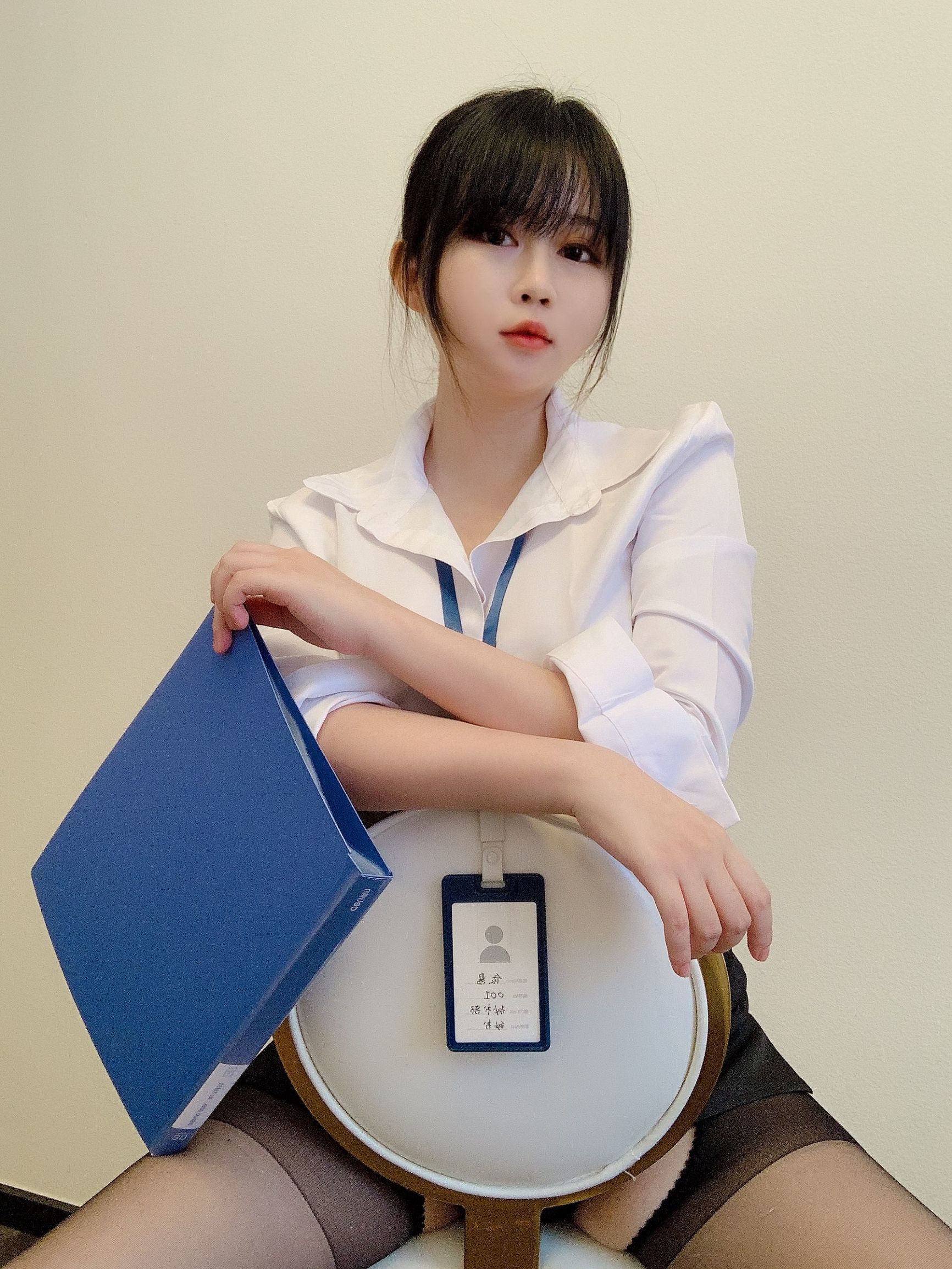 蜜桃少女是依醬呀 黑絲制服