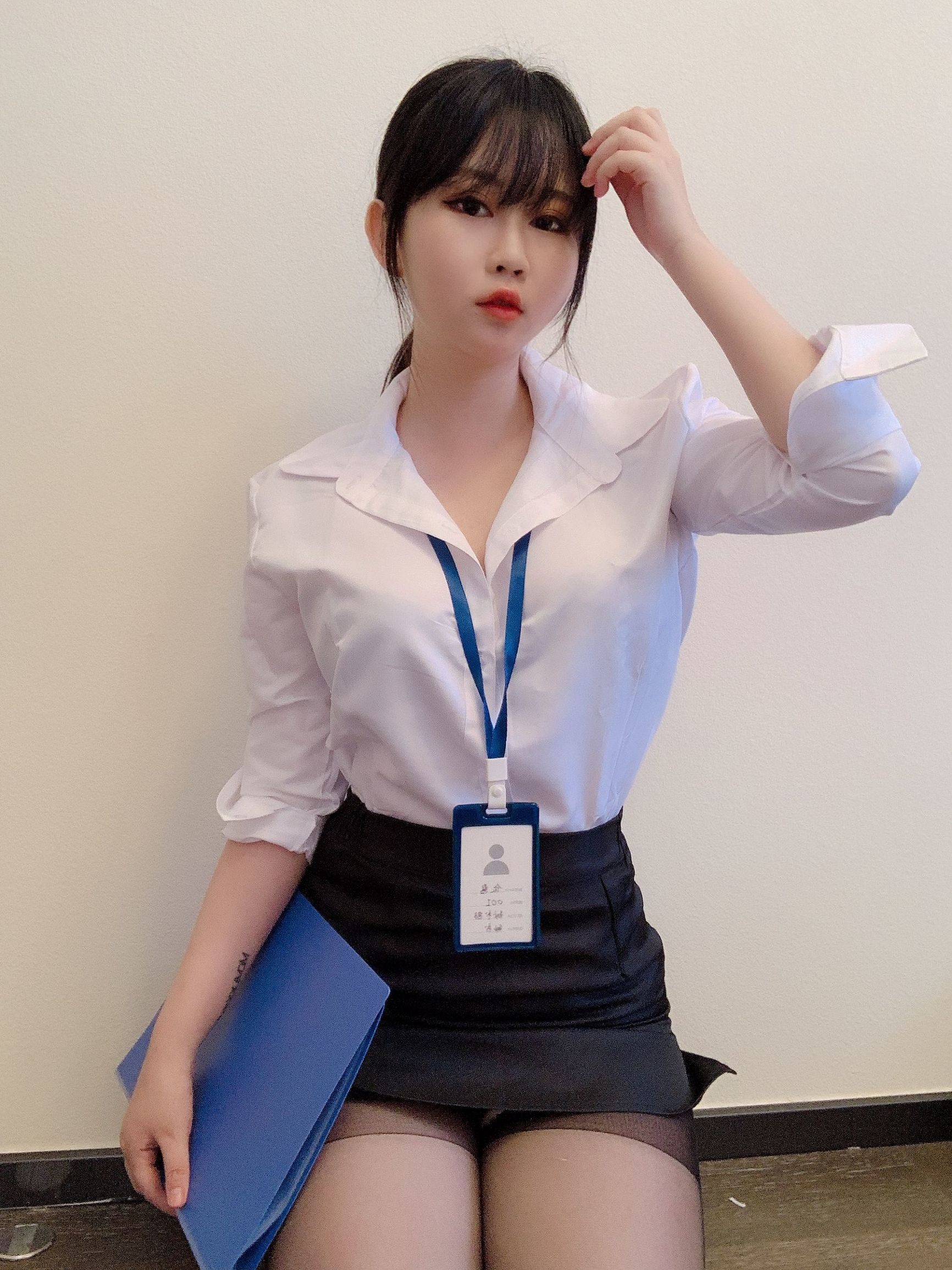 蜜桃少女是依醬呀 黑絲制服