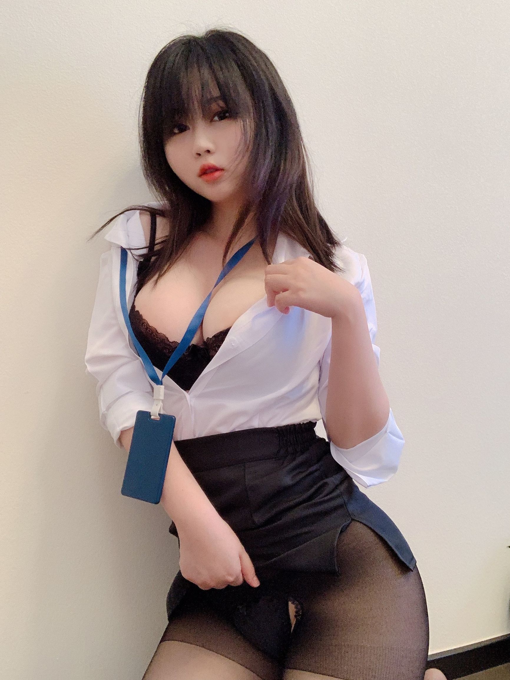 蜜桃少女是依醬呀 黑絲制服