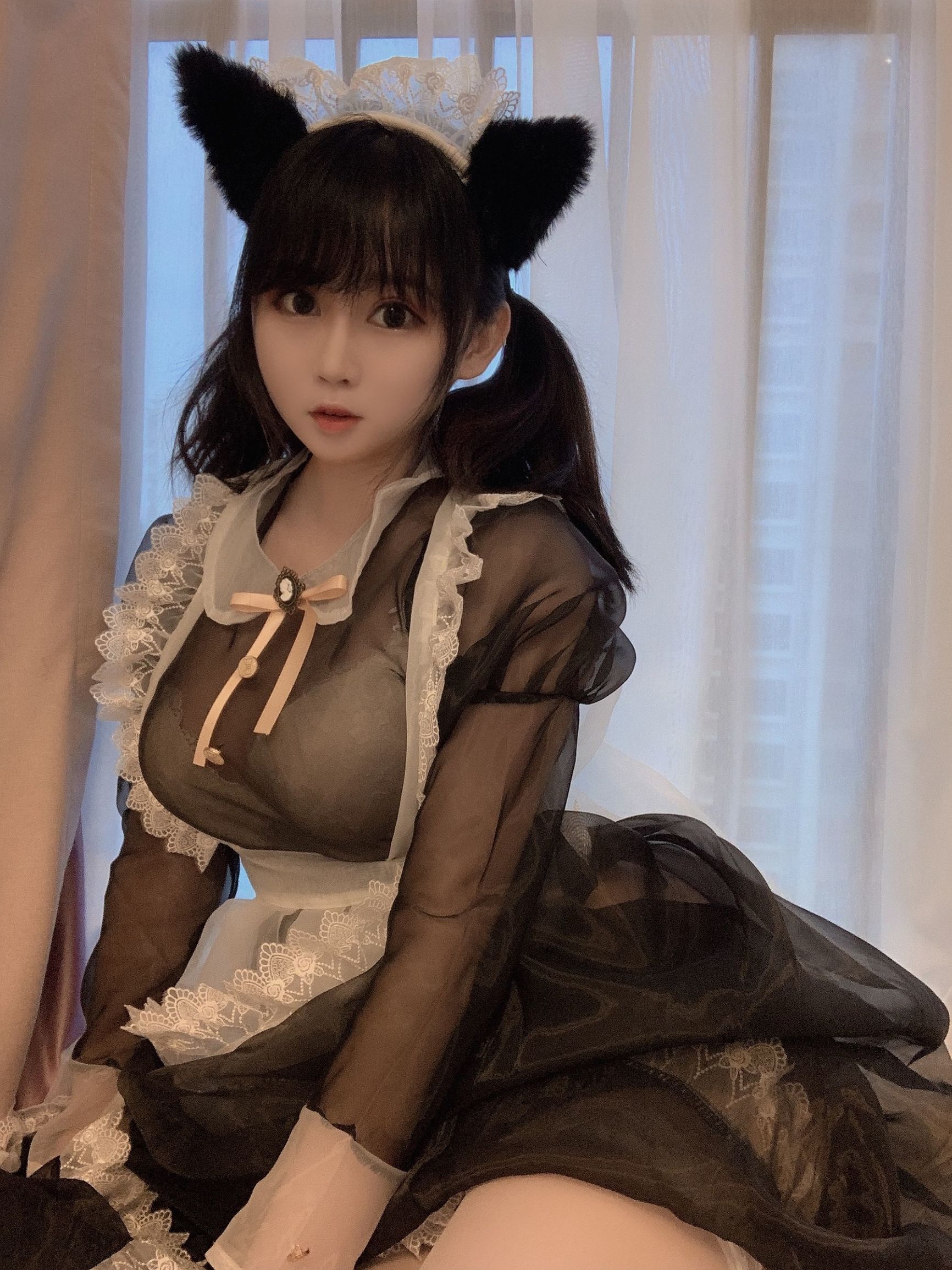 蜜桃少女は依ちゃんや、黒ストッキングのメイド
