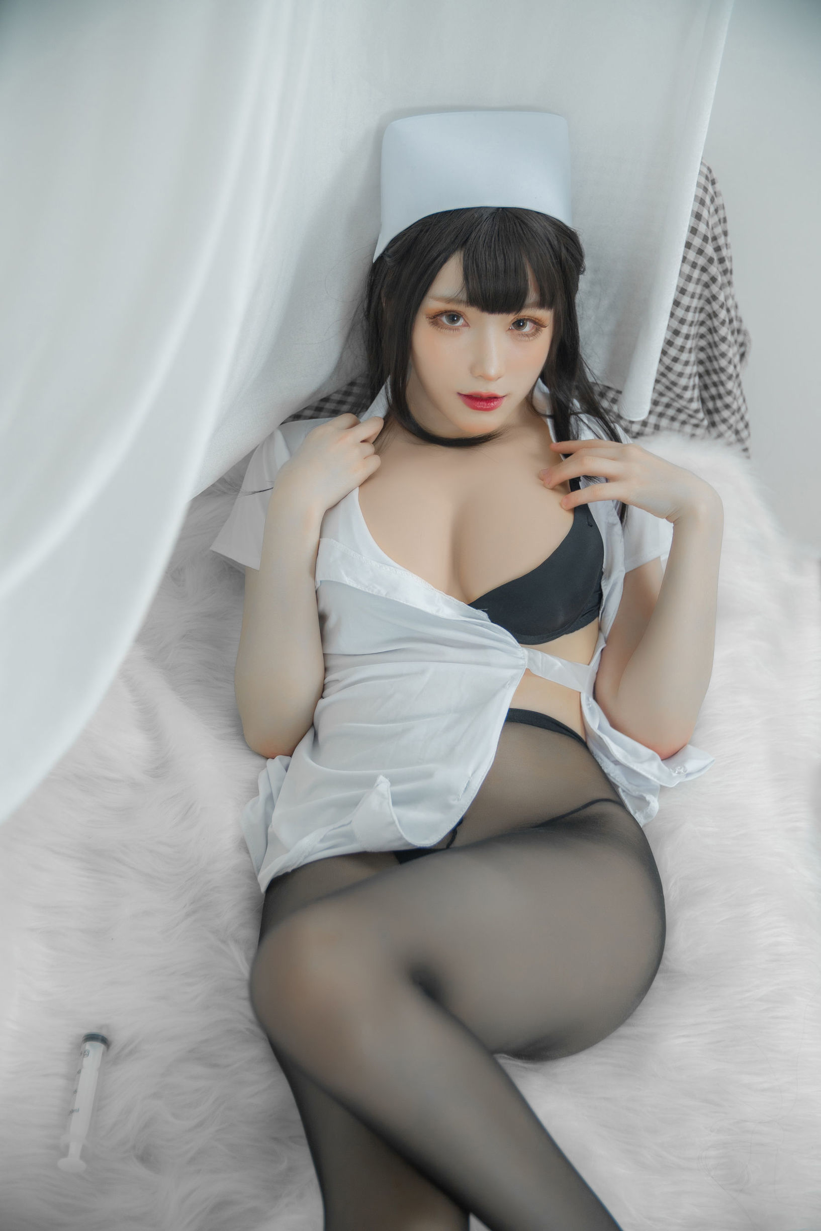 Khối phô mai Wii ảnh, Y tá trắng