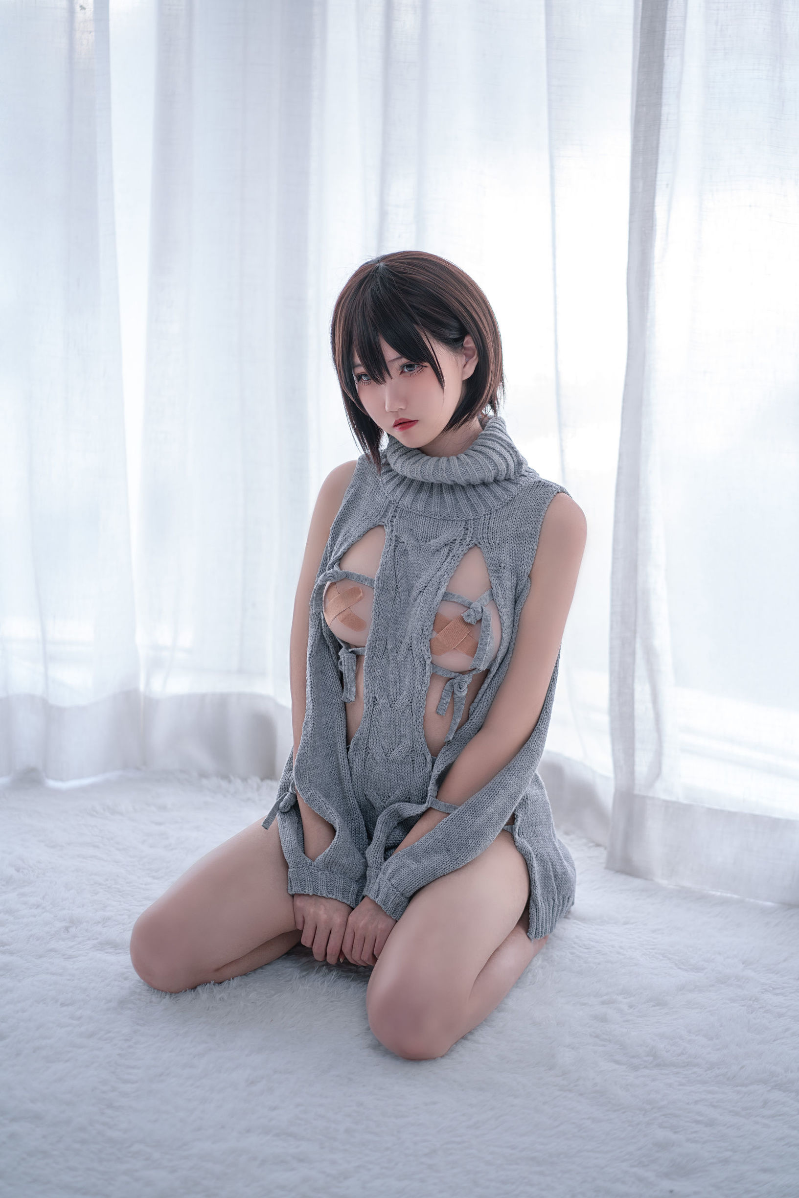 สาวน้อยซน อากุนคาโอริ เสื้อเปิดหลัง