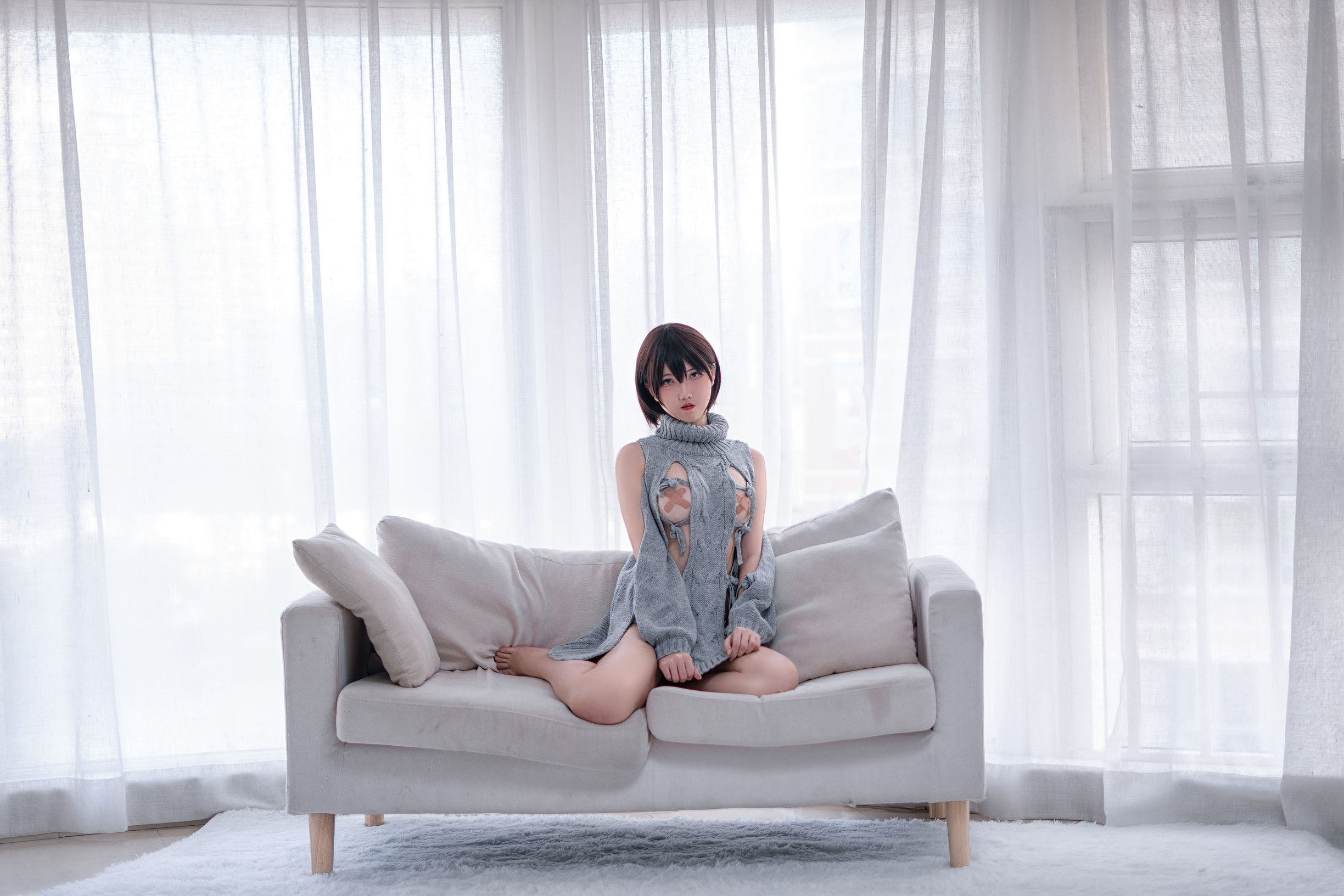 สาวน้อยซน อากุนคาโอริ เสื้อเปิดหลัง