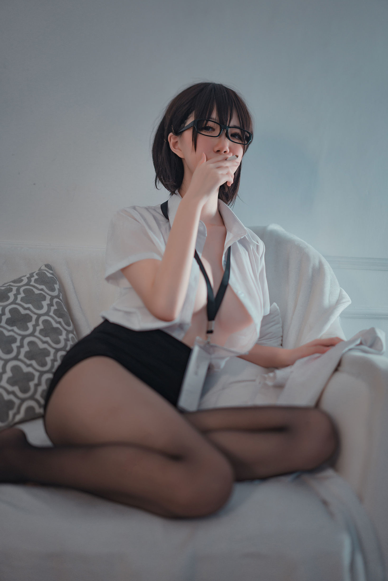 Cô gái quỷ mã A Hương Kaori Hắc ti OL