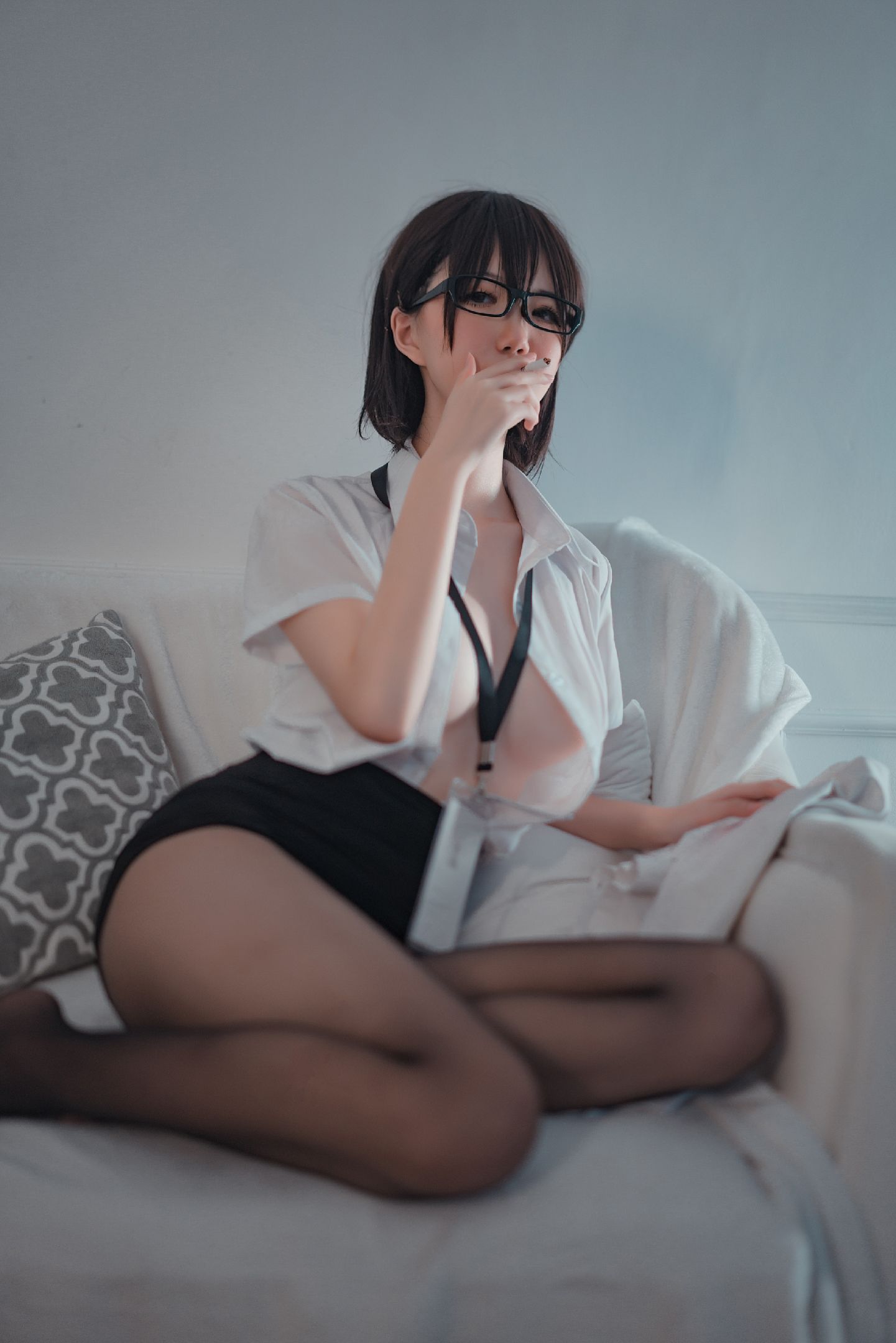 Cô gái quỷ mã A Hương Kaori Hắc ti OL