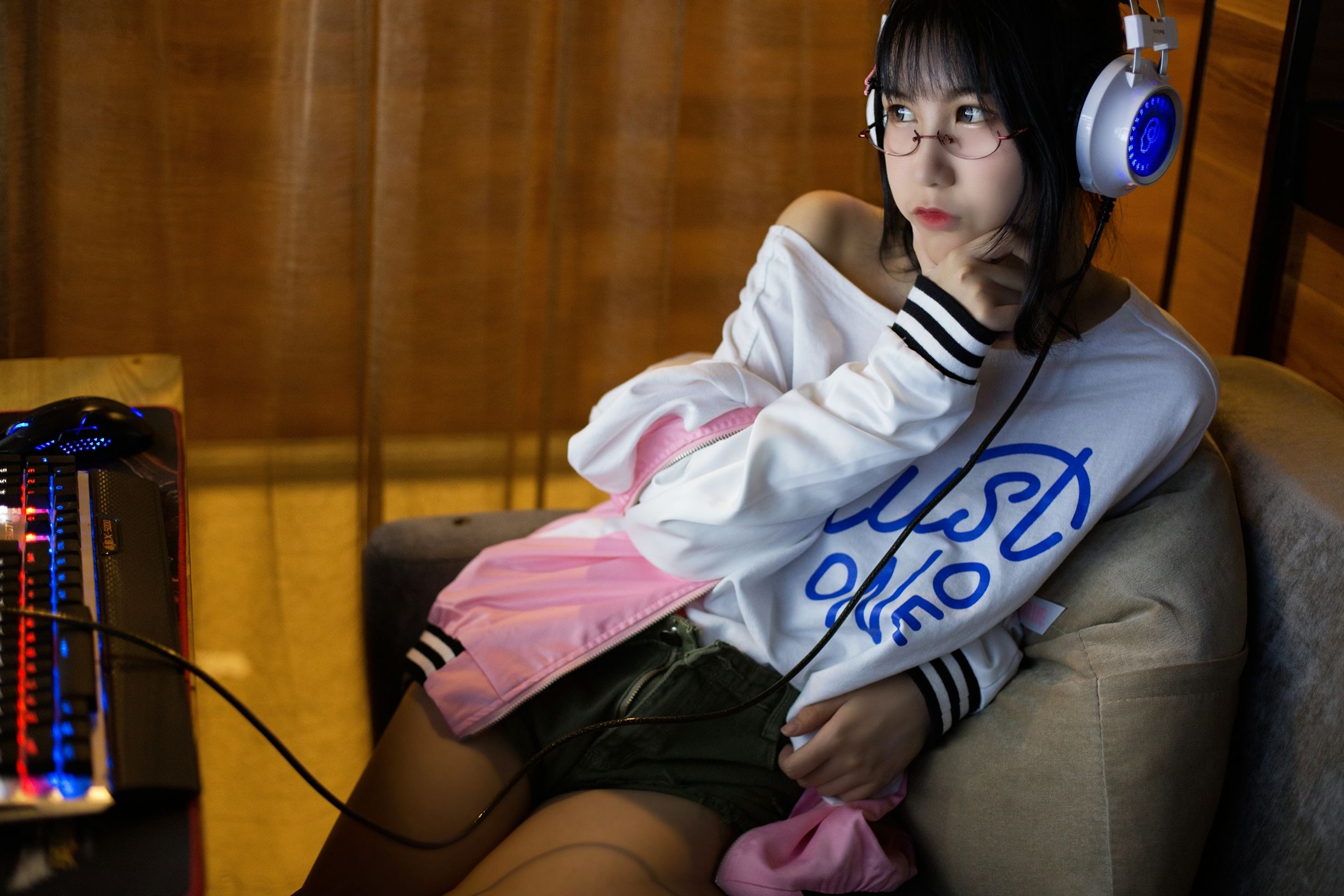 COSER美女逐月蘇 網吧歷險記