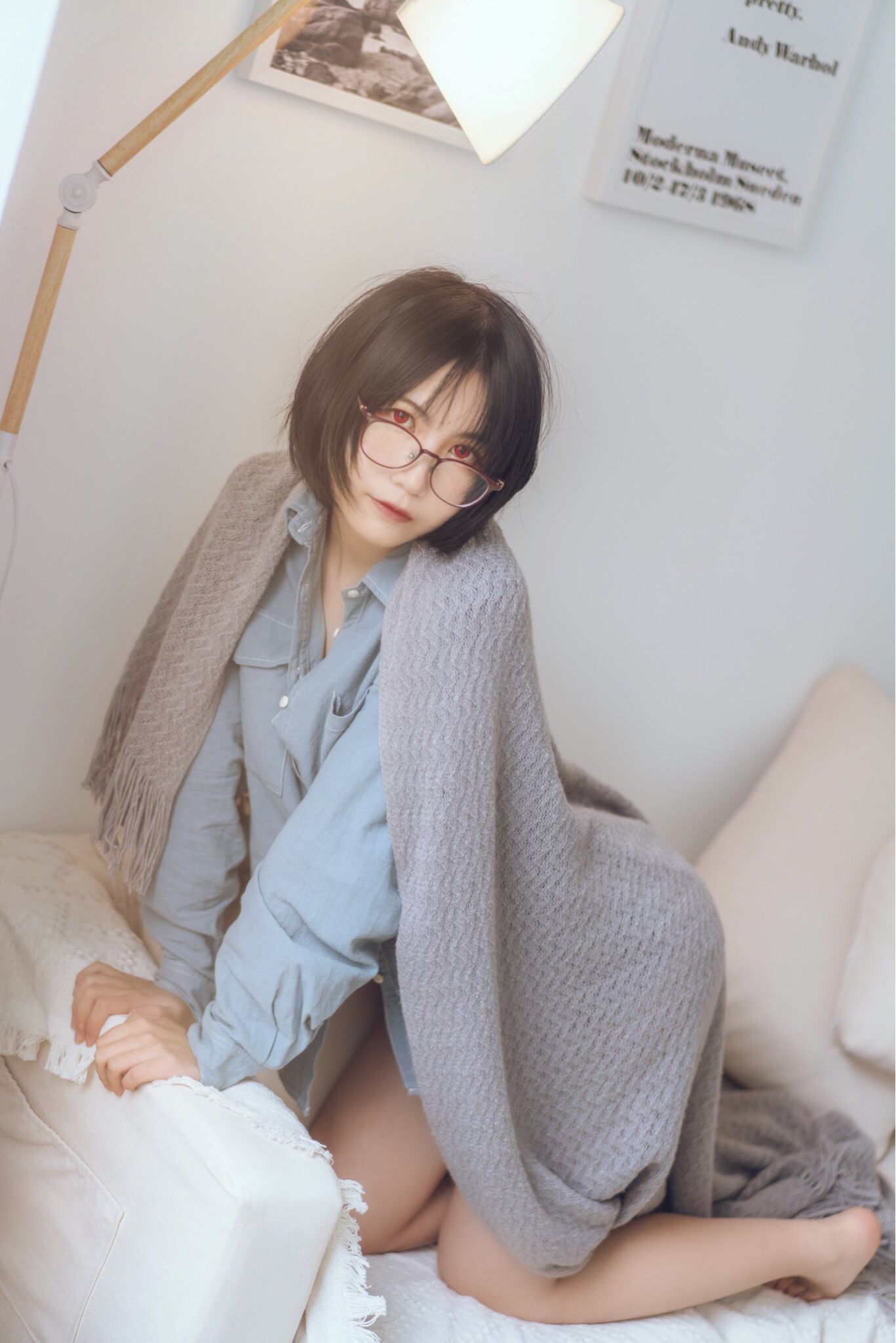 コーサー美女 ズクゲツス 青いシャツ