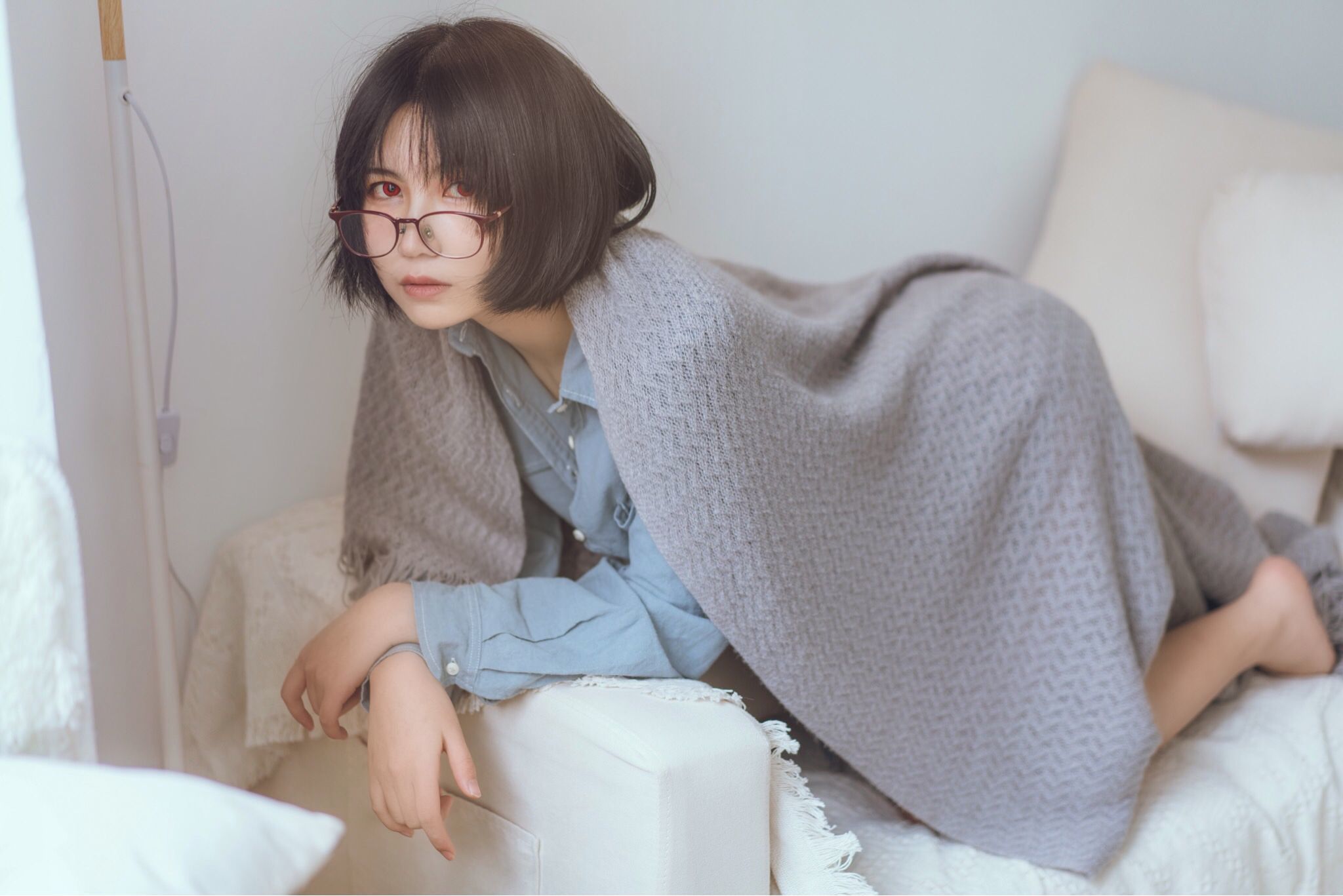 コーサー美女 ズクゲツス 青いシャツ