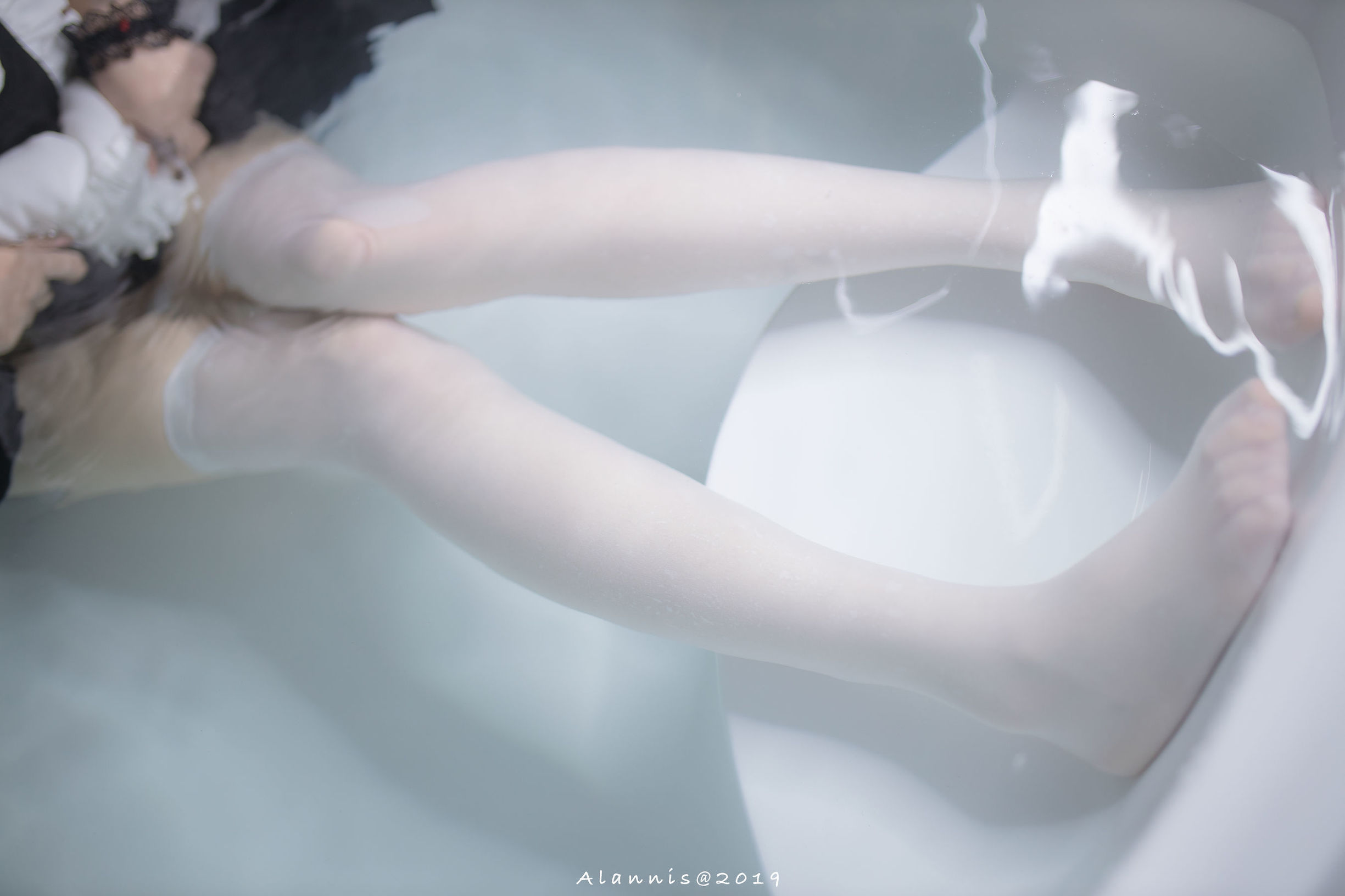 Cosplay Big Sister Xue Qi White Silk Maid Underwater Version