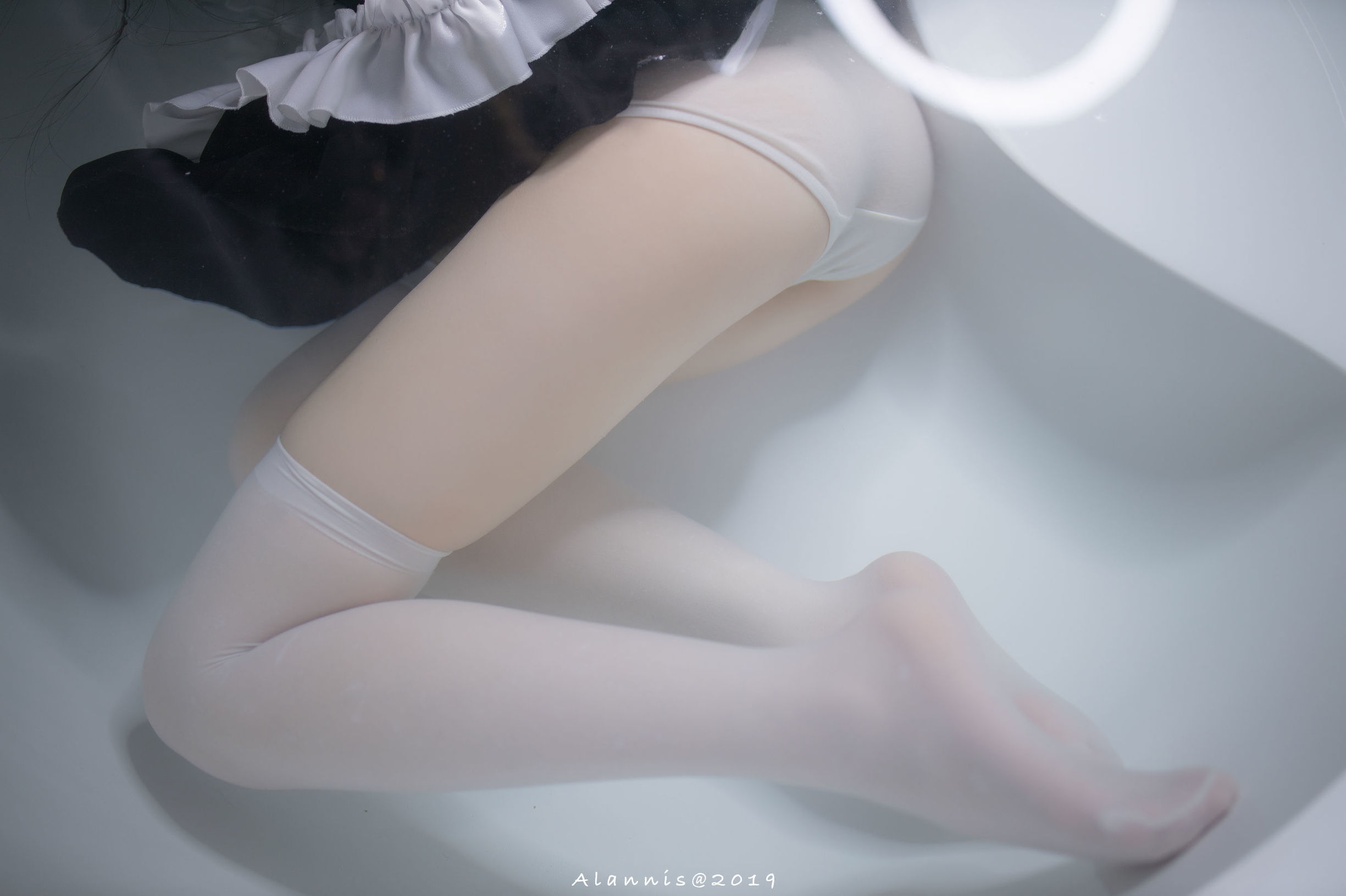 Cosplay Big Sister Xue Qi White Silk Maid Underwater Version