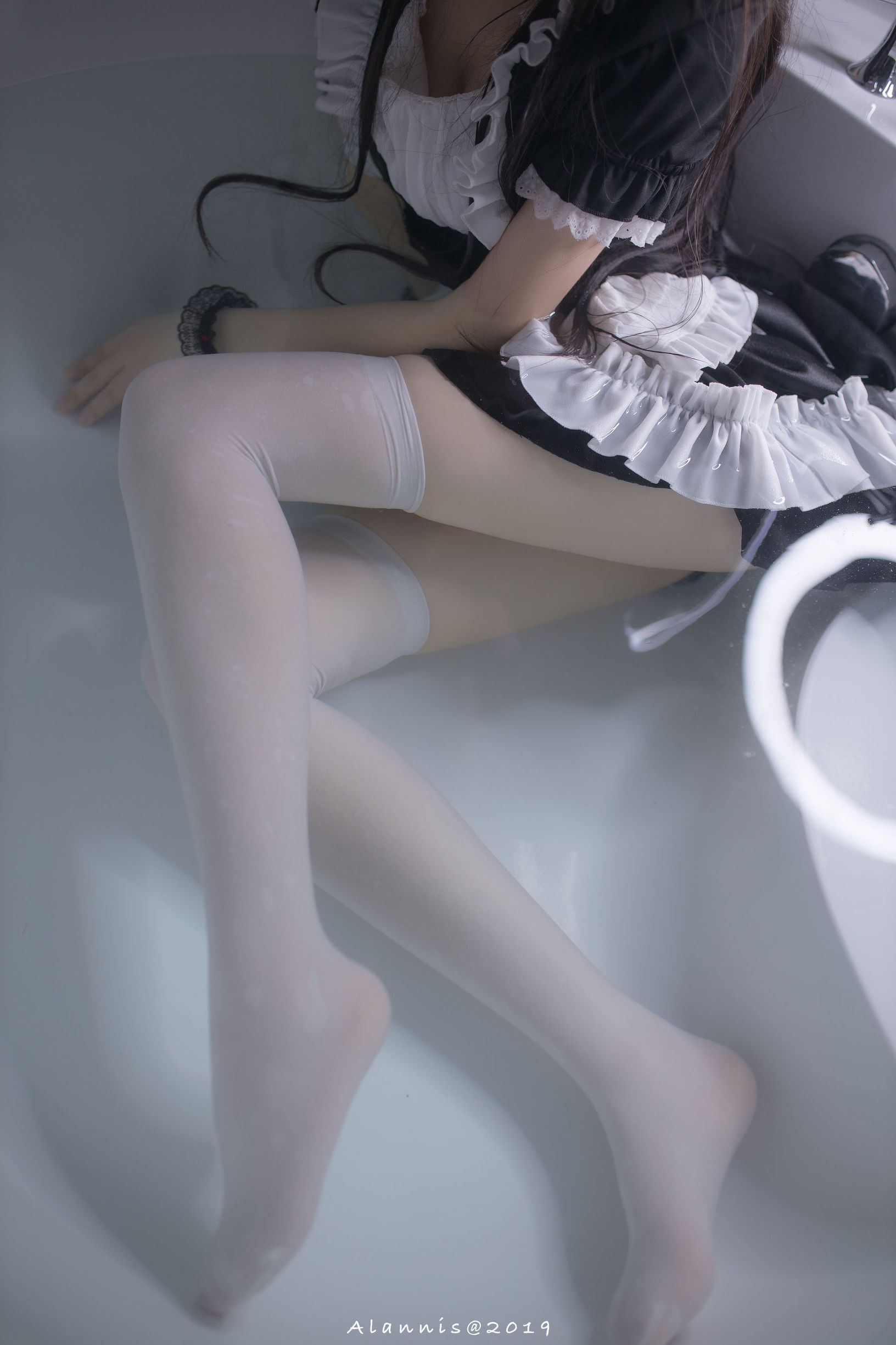 Cosplay Big Sister Xue Qi White Silk Maid Underwater Version