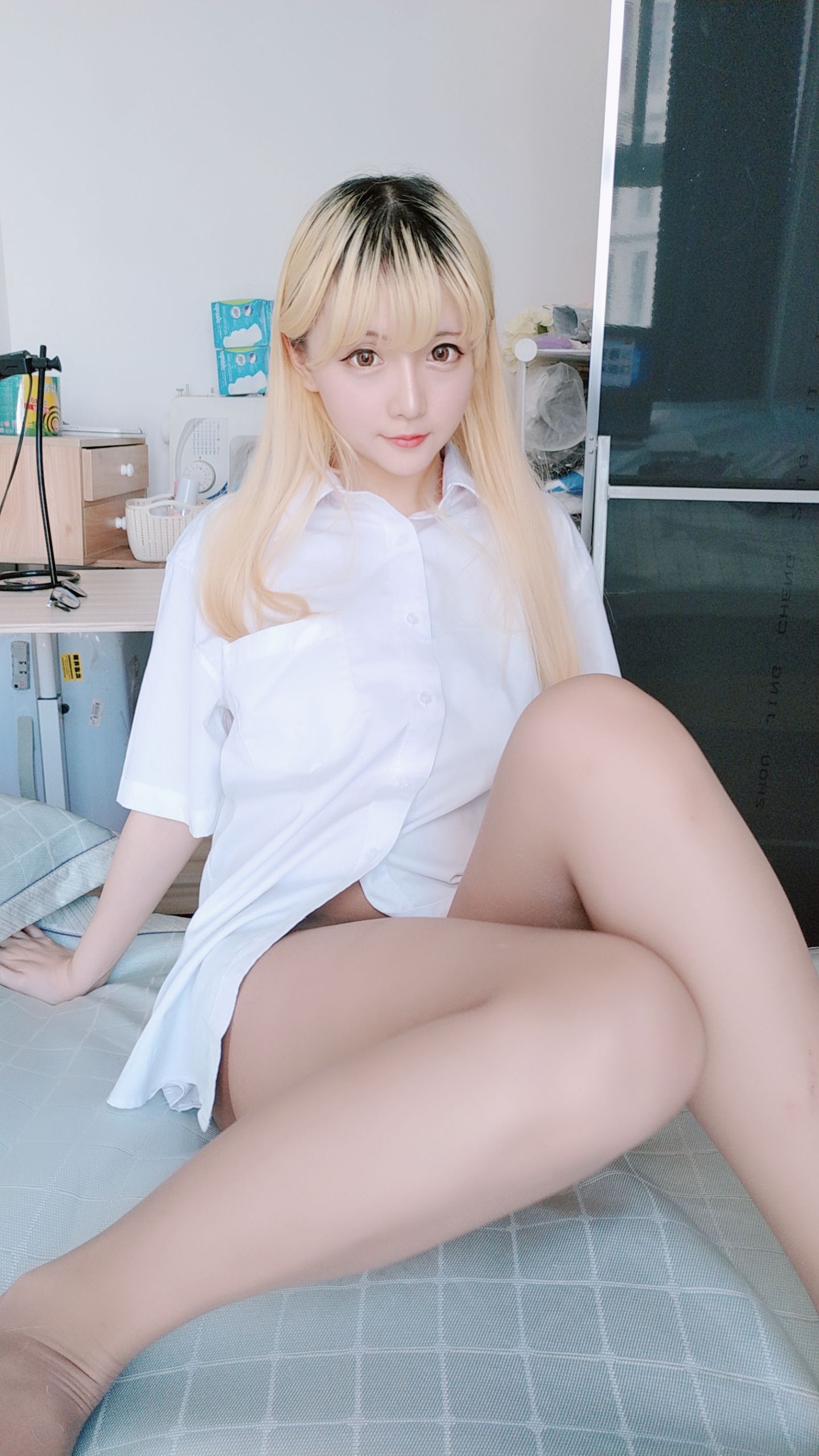 Coser Miss Xing Zhi Chi Chi White Shirt