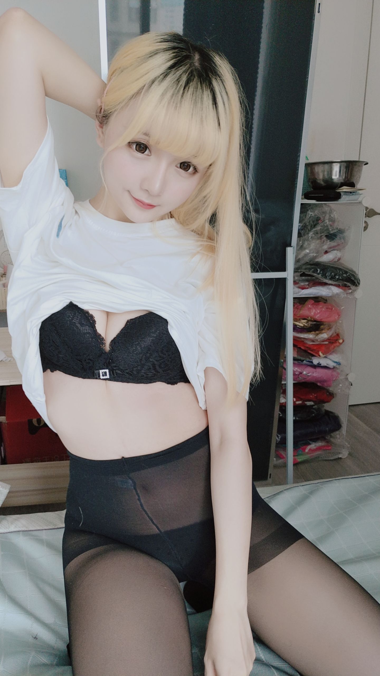 코서 아가씨 성지치치 흰 T셔츠