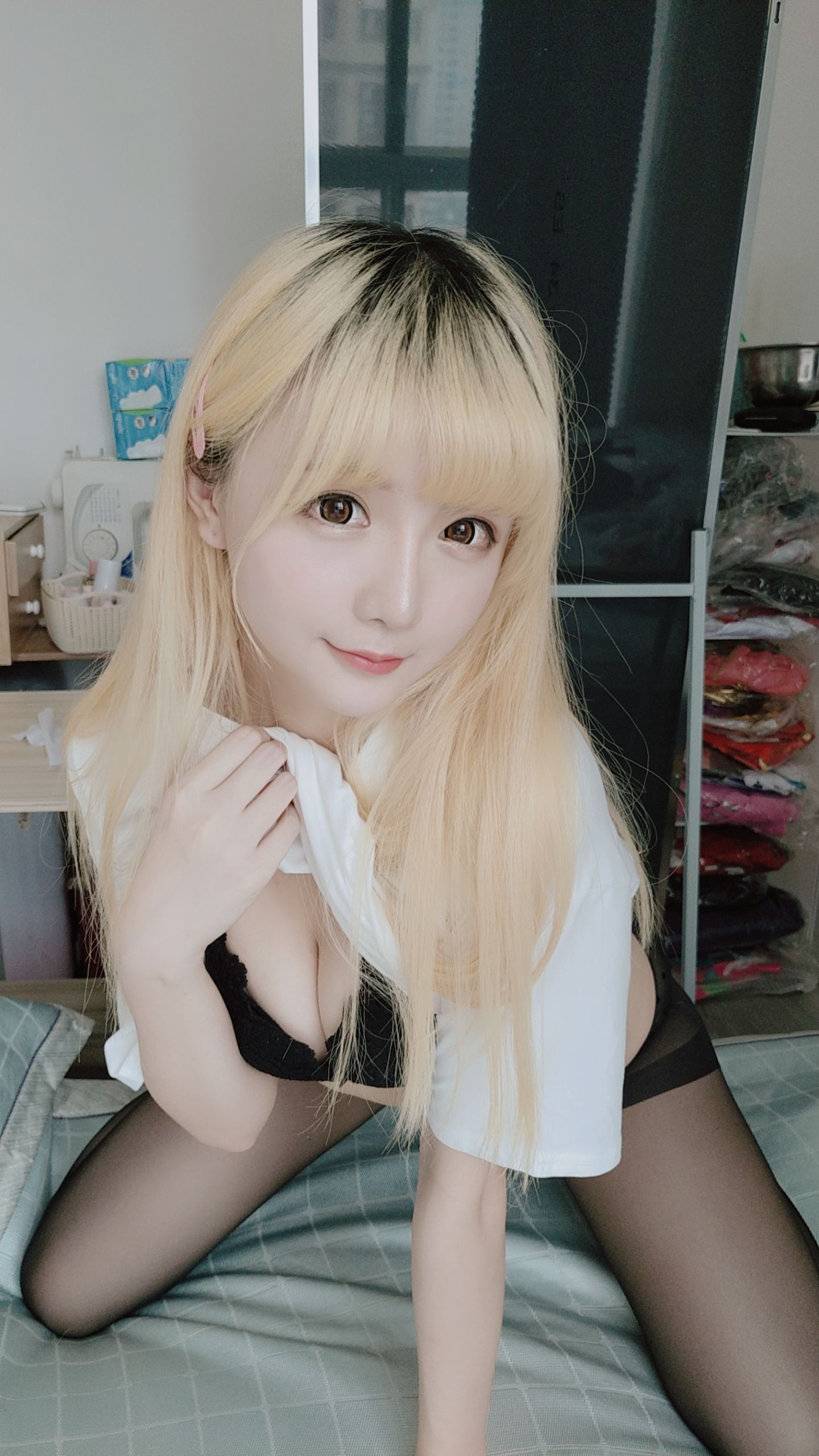 코서 아가씨 성지치치 흰 T셔츠