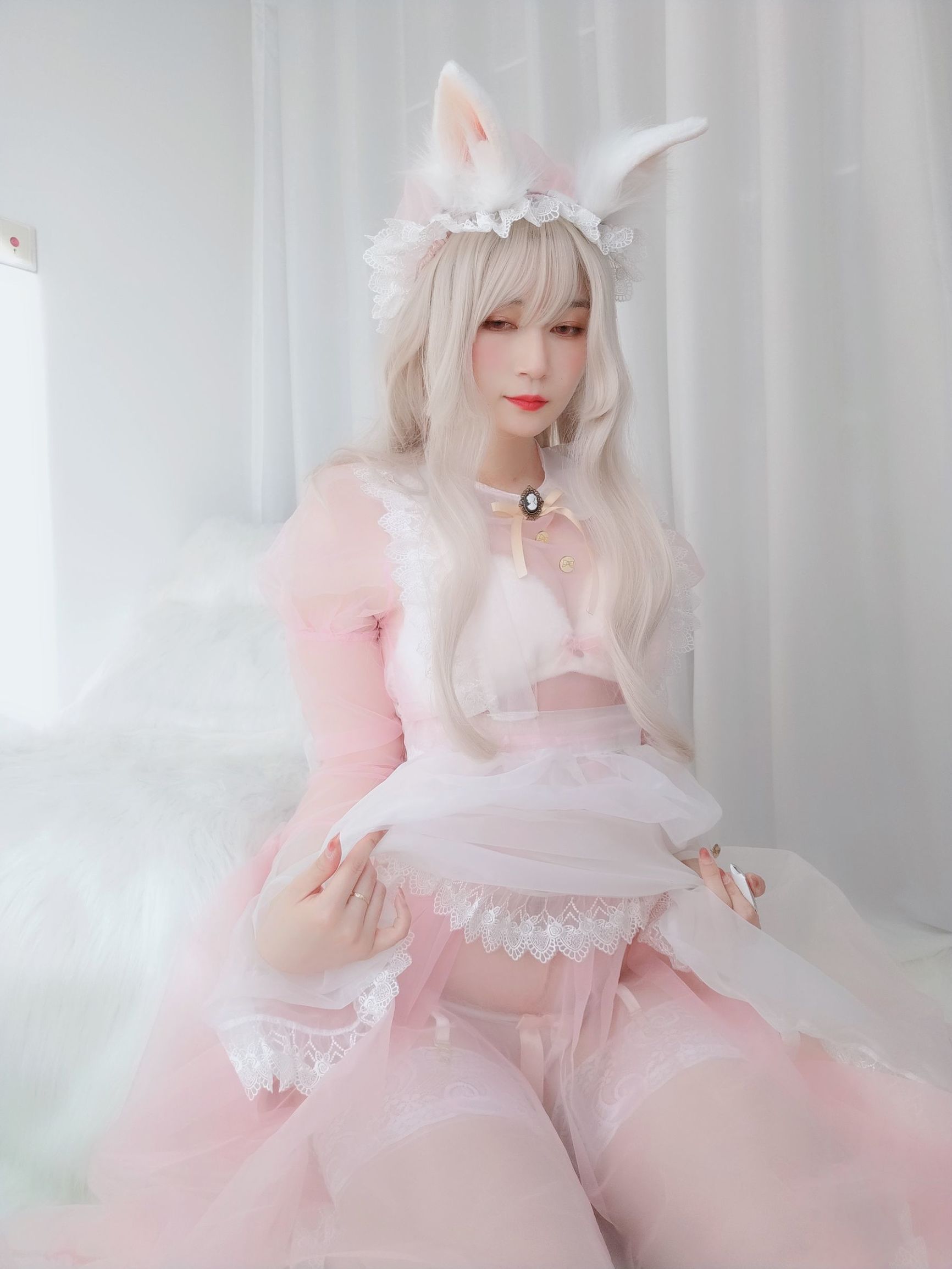 コーサーお姉さん白銀 メイド小さなウサギ