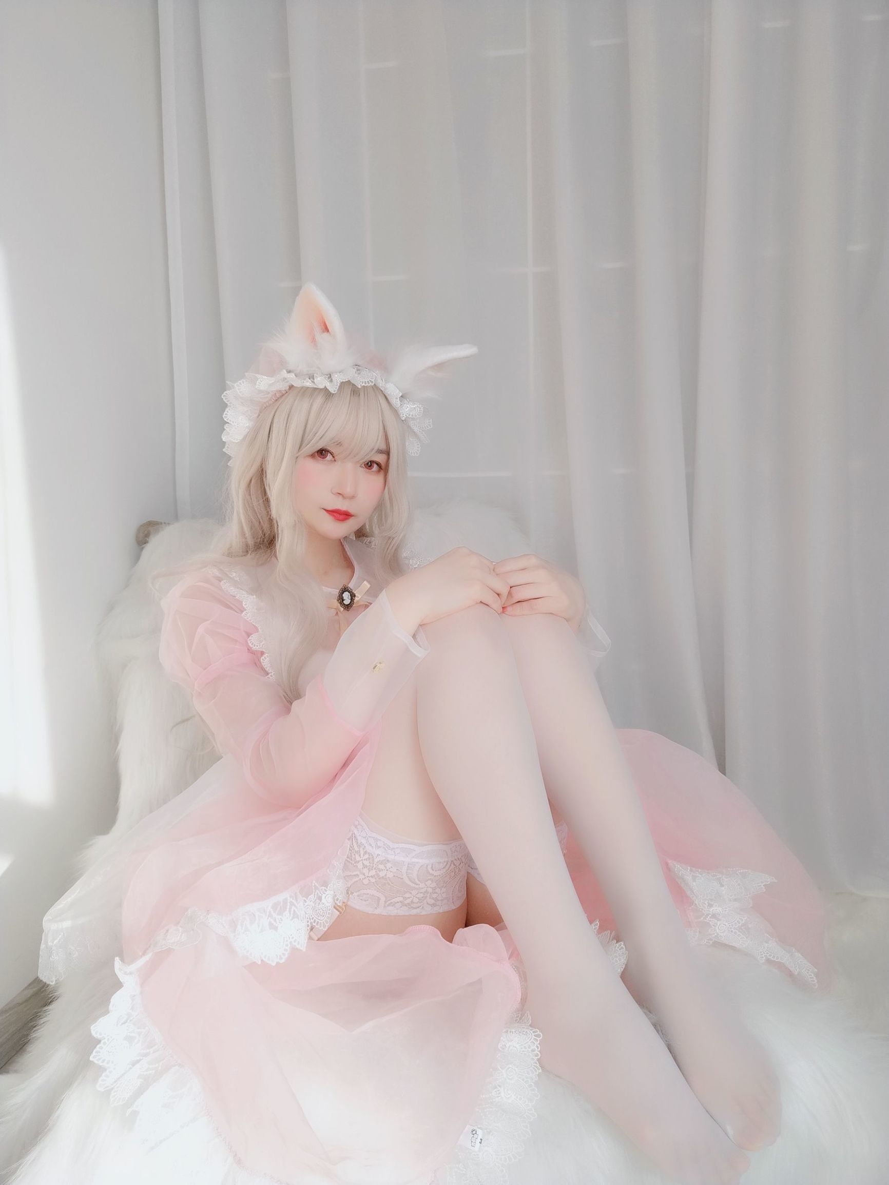 コーサーお姉さん白銀 メイド小さなウサギ